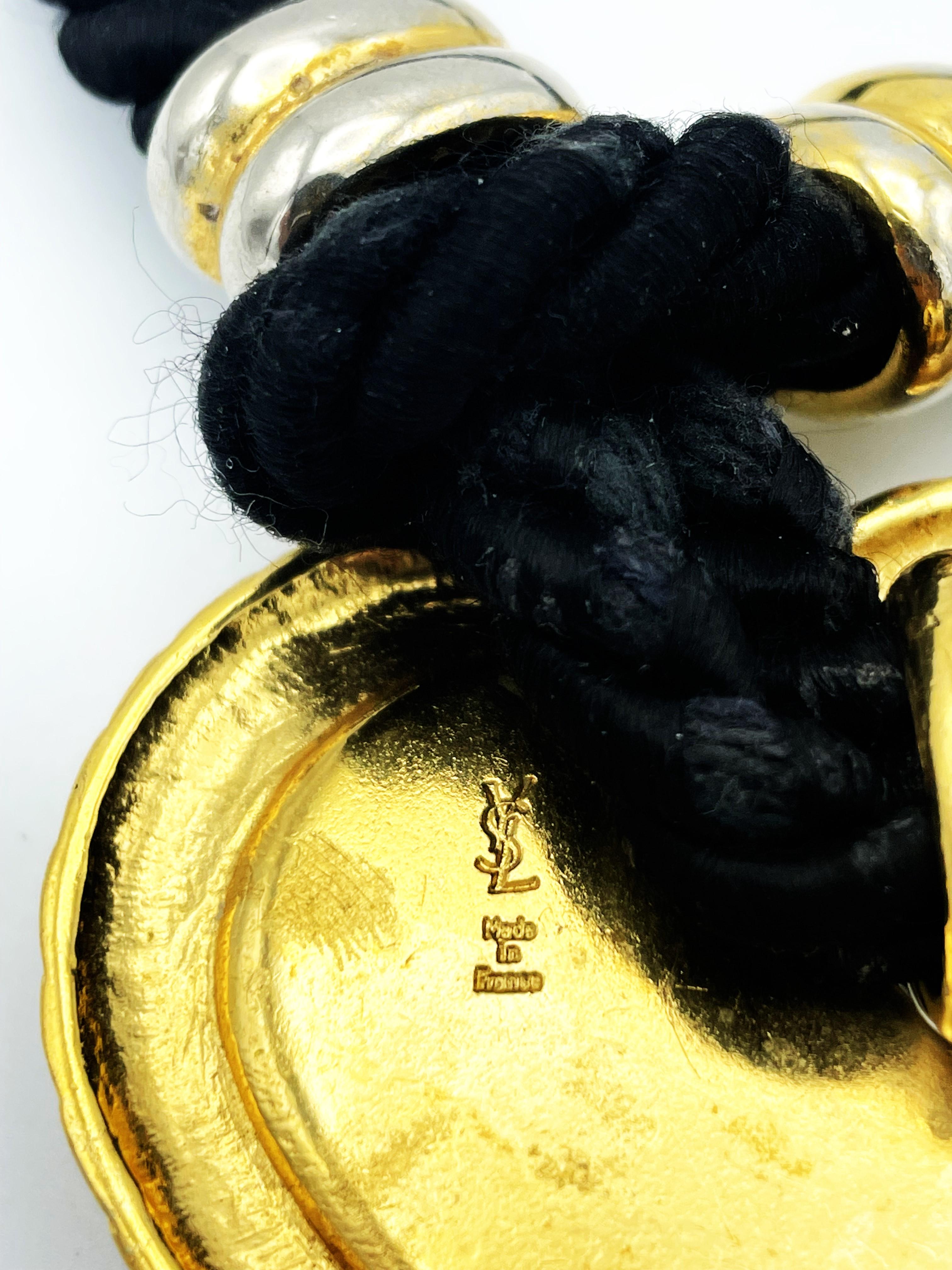 Yves Saint Laurent cuore di strass appeso  da una doppia corda nera, anni '90 in vendita 4