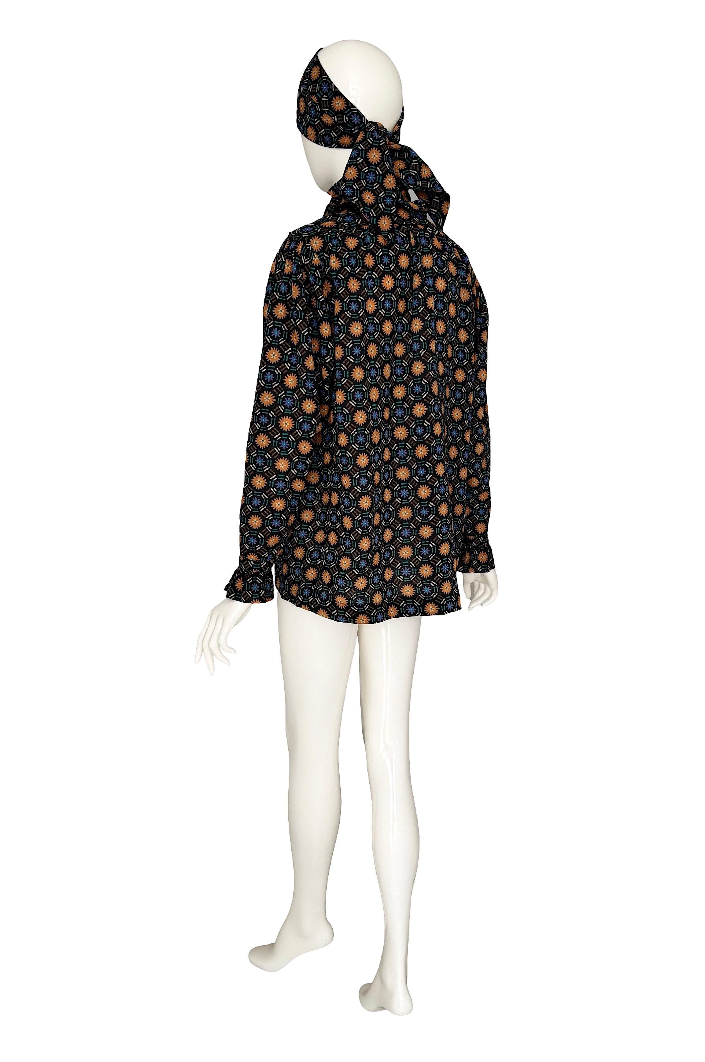 Yves Saint Laurent Rive Gauche 1970s stile russo, tunica e sciarpa in lana. in vendita 5