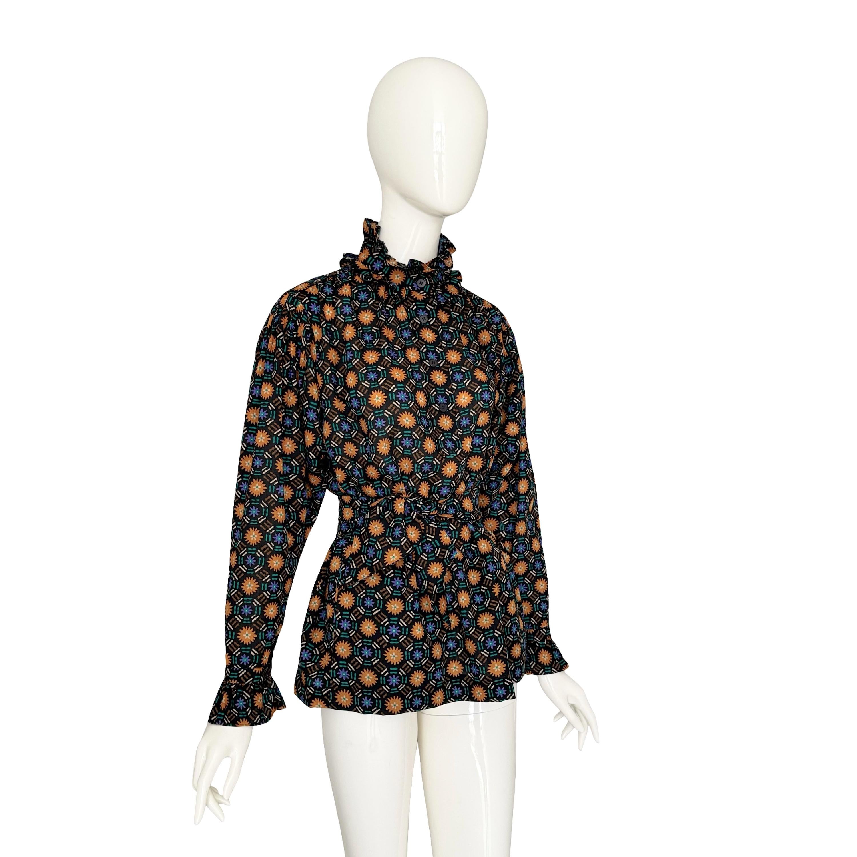 Yves Saint Laurent Rive Gauche 1970s stile russo, tunica e sciarpa in lana. In condizioni ottime in vendita a Antwerpen, Vlaams Gewest