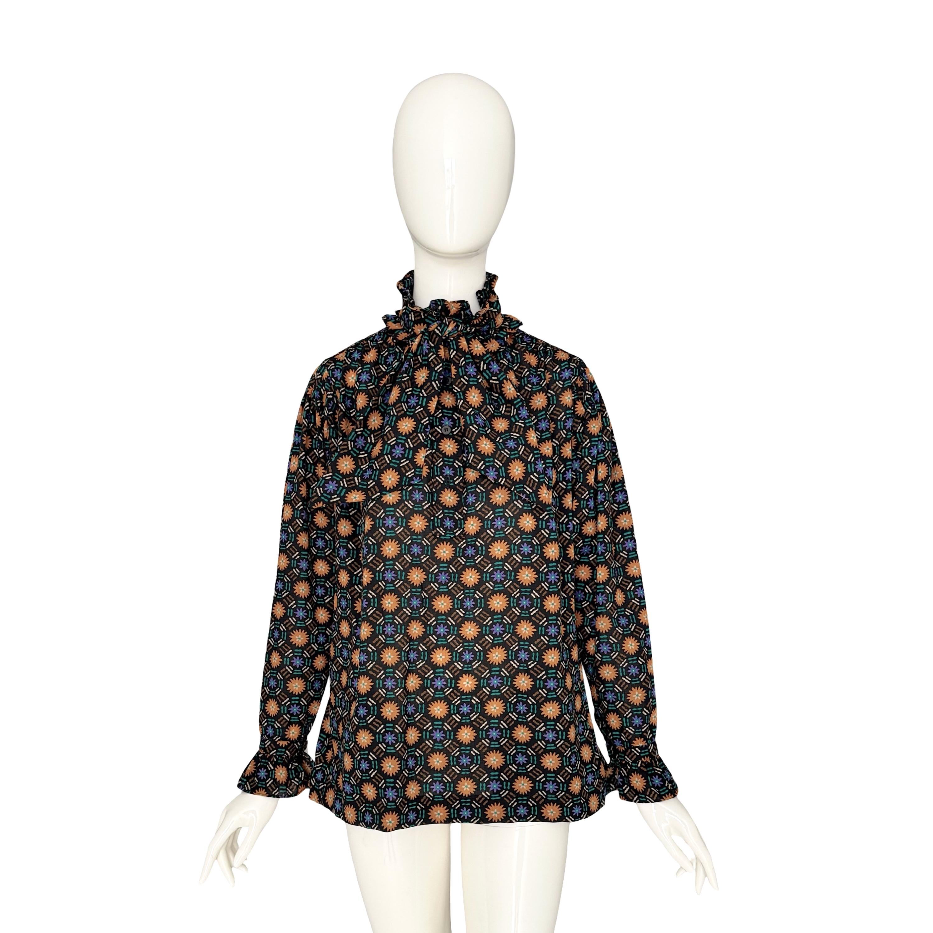 Donna Yves Saint Laurent Rive Gauche 1970s stile russo, tunica e sciarpa in lana. in vendita