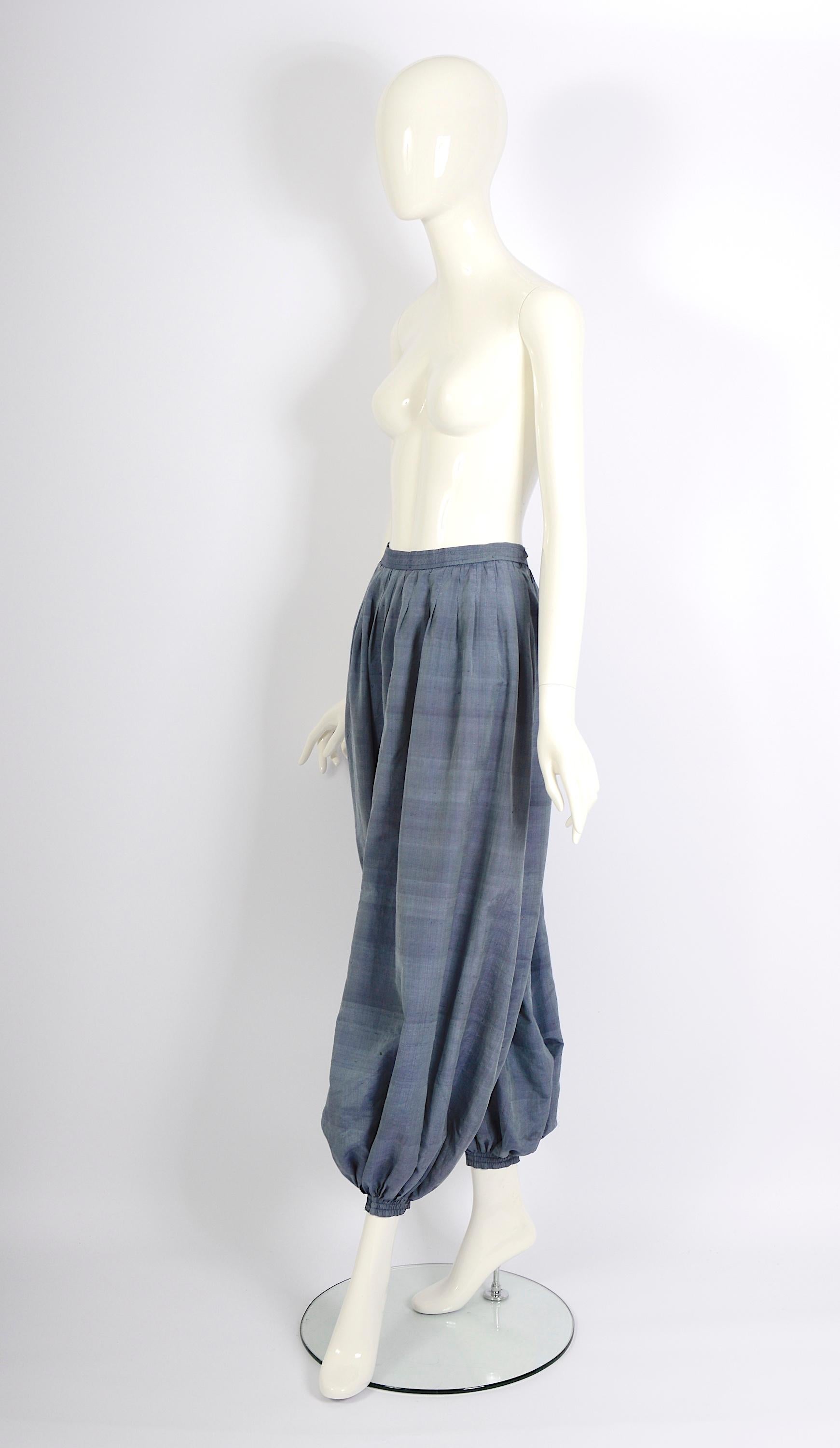 Pantalon harem vintage Yves Saint Laurent « rive gauche » en soie bleue, années 1970  en vente 6