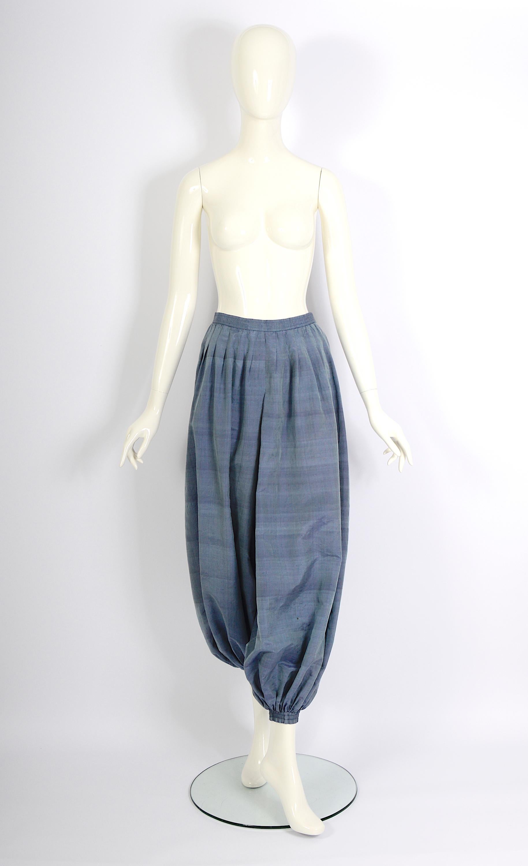 Pantalon harem vintage Yves Saint Laurent « rive gauche » en soie bleue, années 1970  en vente 7