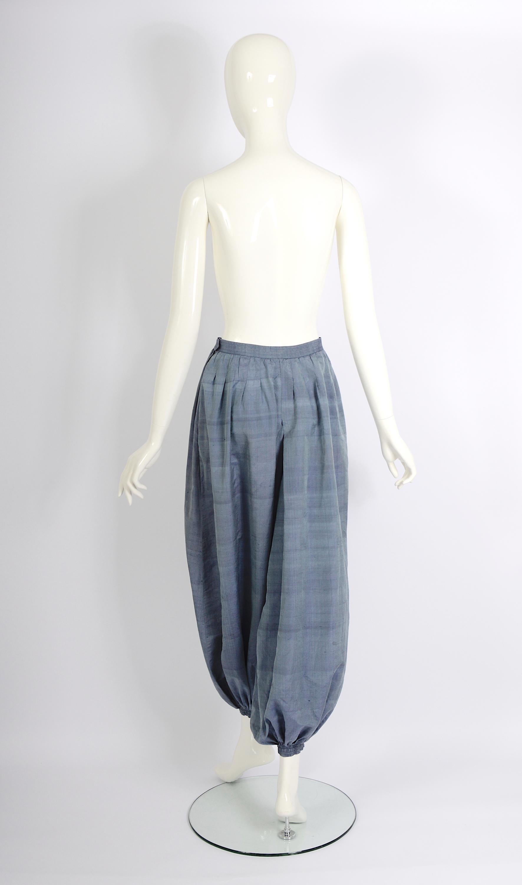 Pantalon harem vintage Yves Saint Laurent « rive gauche » en soie bleue, années 1970  en vente 3
