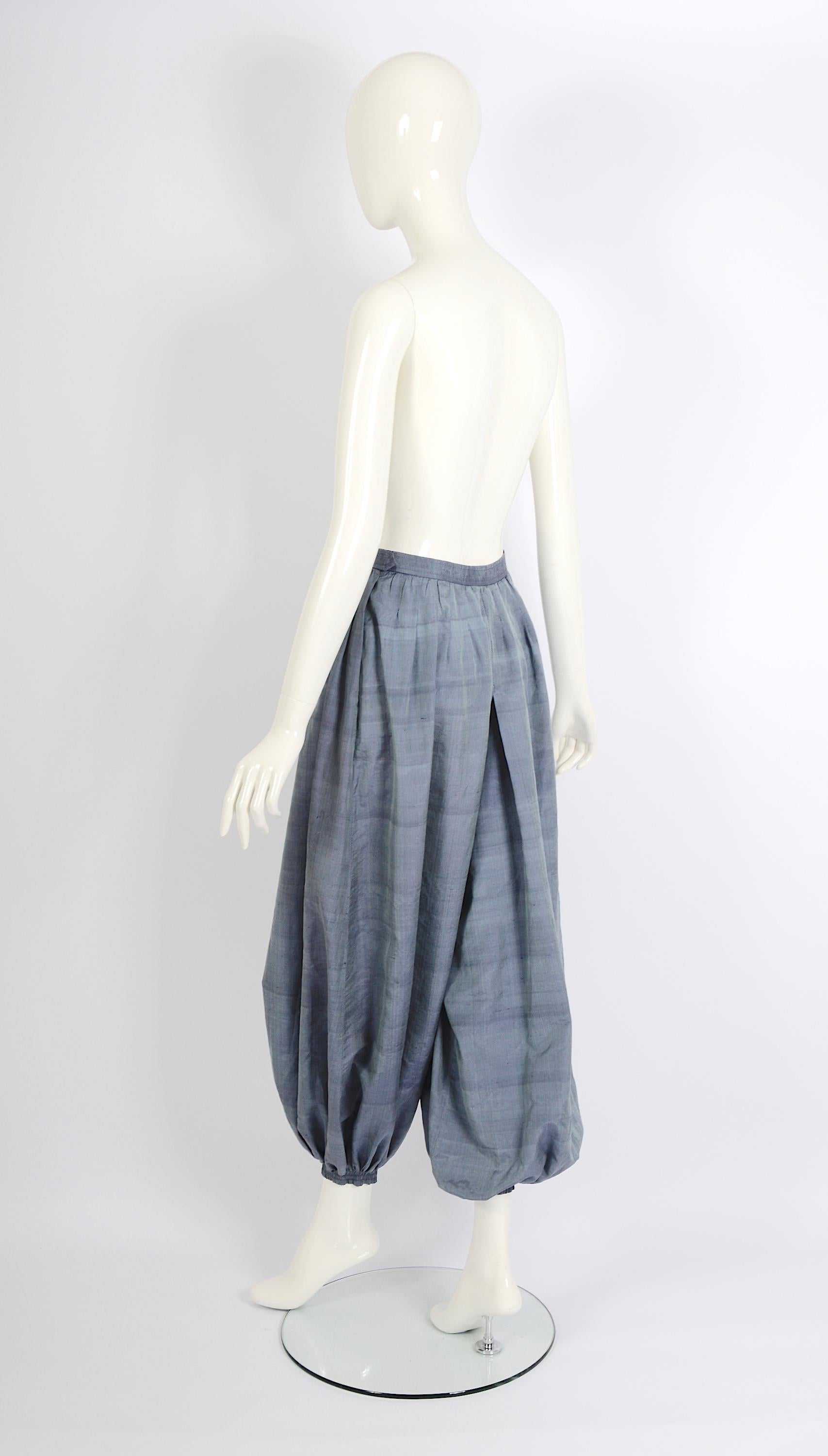Pantalon harem vintage Yves Saint Laurent « rive gauche » en soie bleue, années 1970  en vente 4