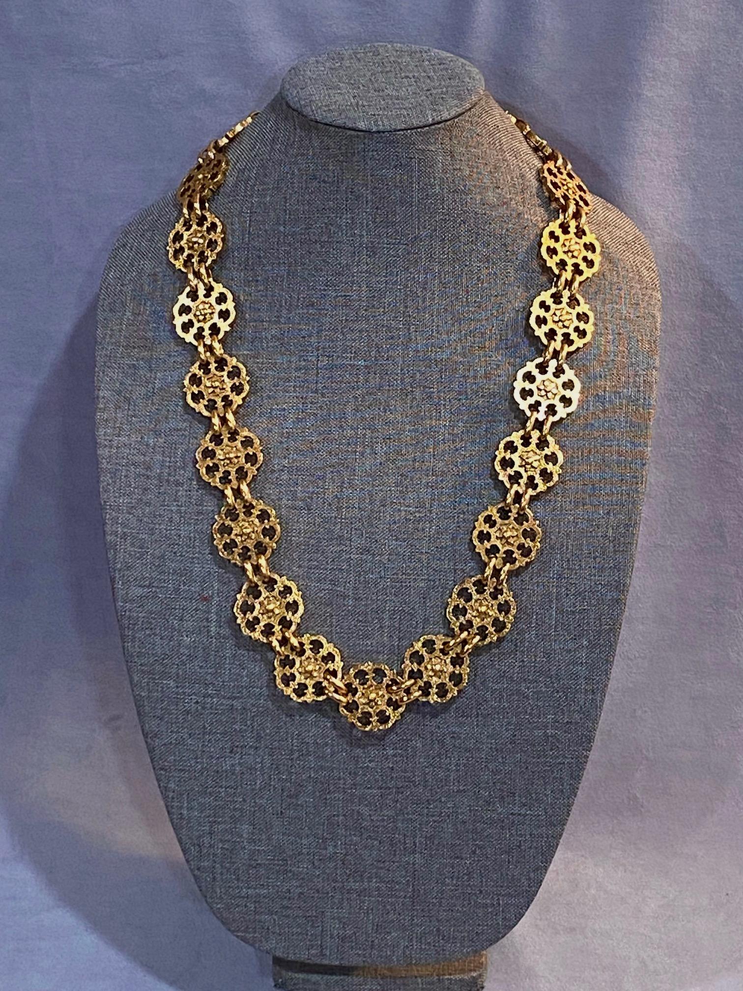 A beautiful and in excellent condition 1980s Yves Saint Laurent gold belt. The belt has a small hook and eye clasp and may easily be worn as a necklace as shown on a necklace form in the photos. There are 23 pierced metal rounded links in the design
