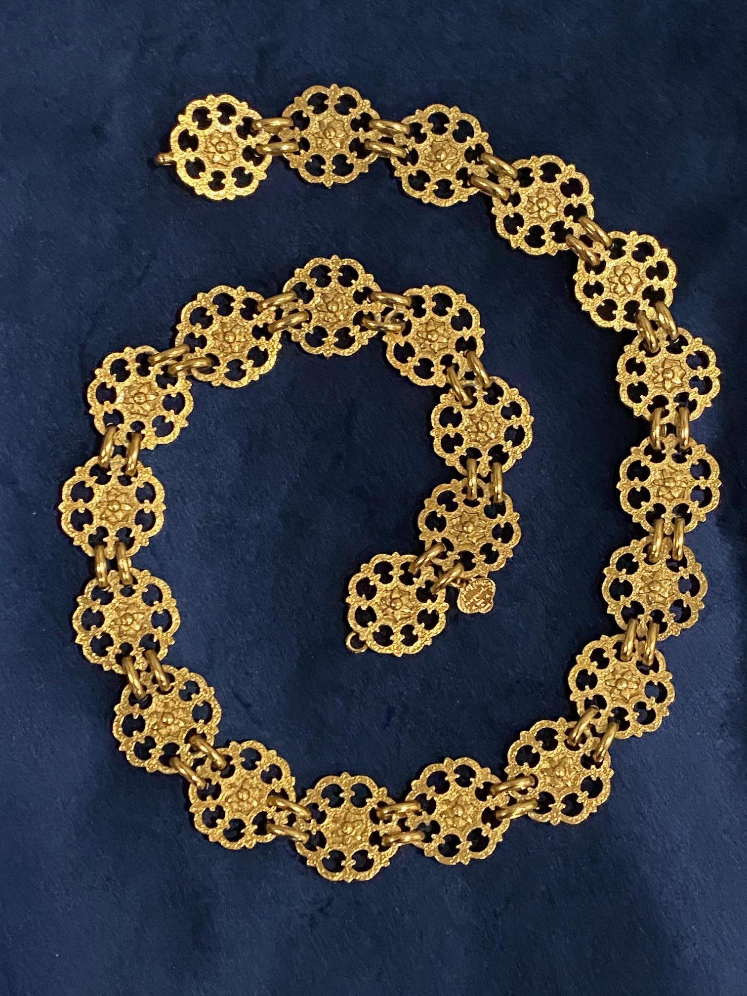 Or Yves Saint Laurent Rive Gauche, ceinture/ collier en or des années 1980 en vente