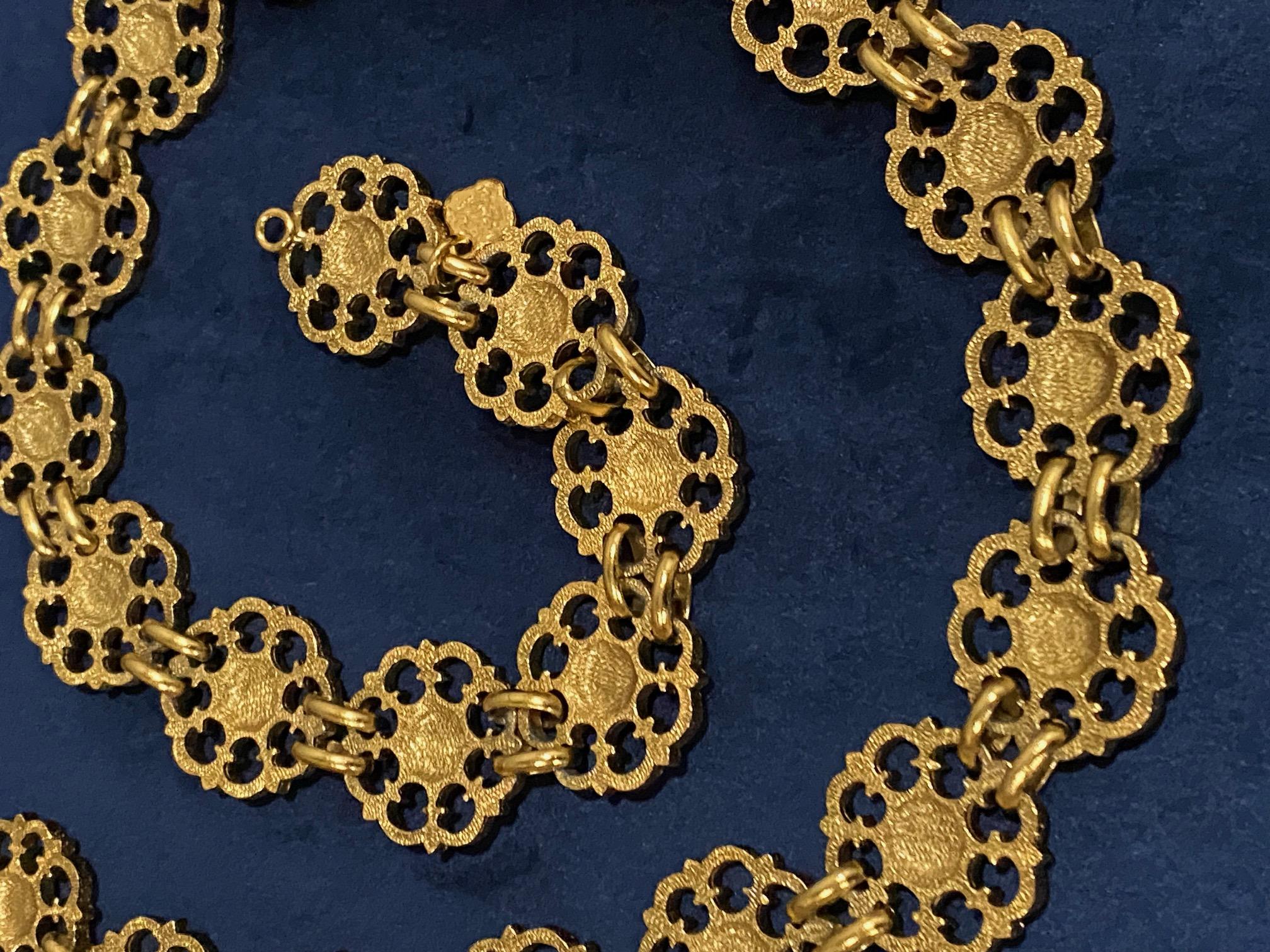 Yves Saint Laurent Rive Gauche, ceinture/ collier en or des années 1980 en vente 1