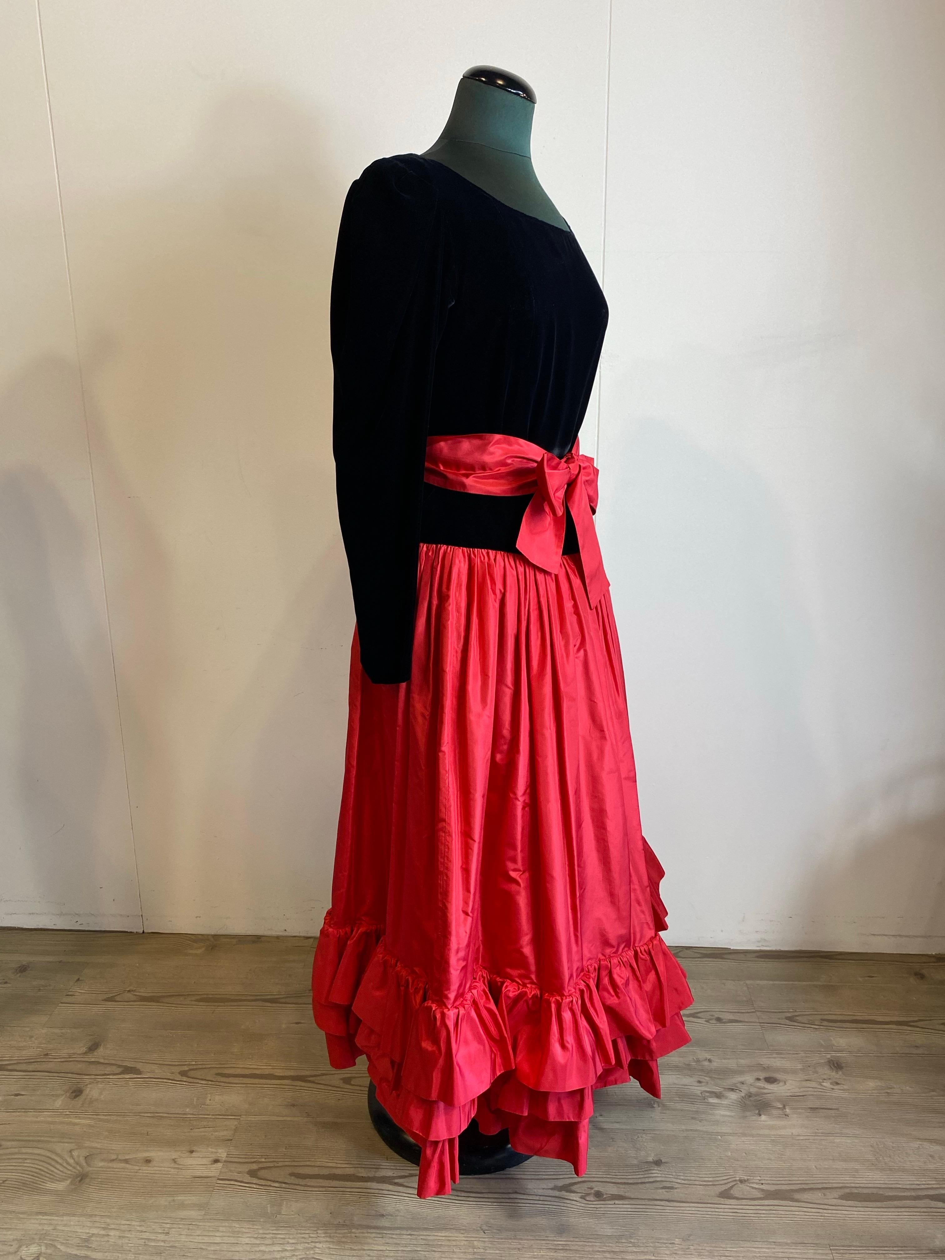 Rosso Yves Saint Laurent Rive Gauche 1981 Set Top e Gonna in vendita