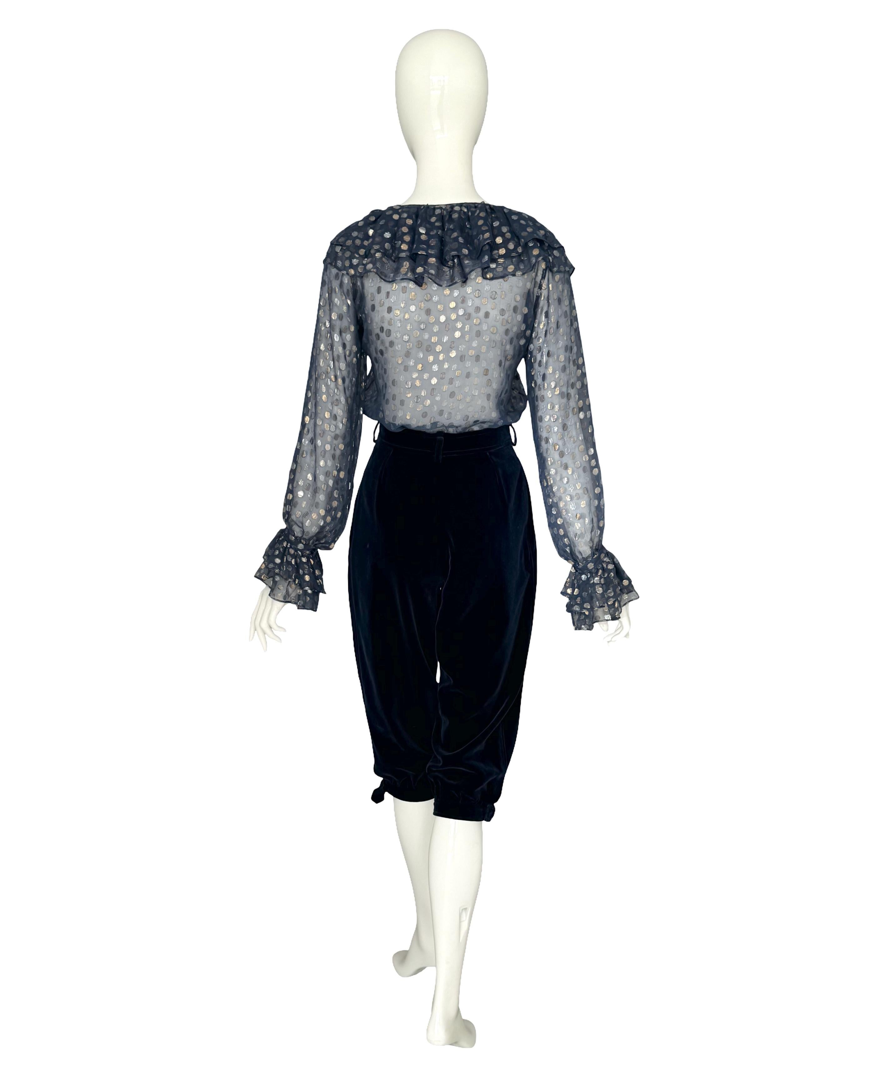 Yves Saint Laurent Rive Gauche Blusa de gasa azul años 70 y Pantalón de terciopelo azul en venta 5