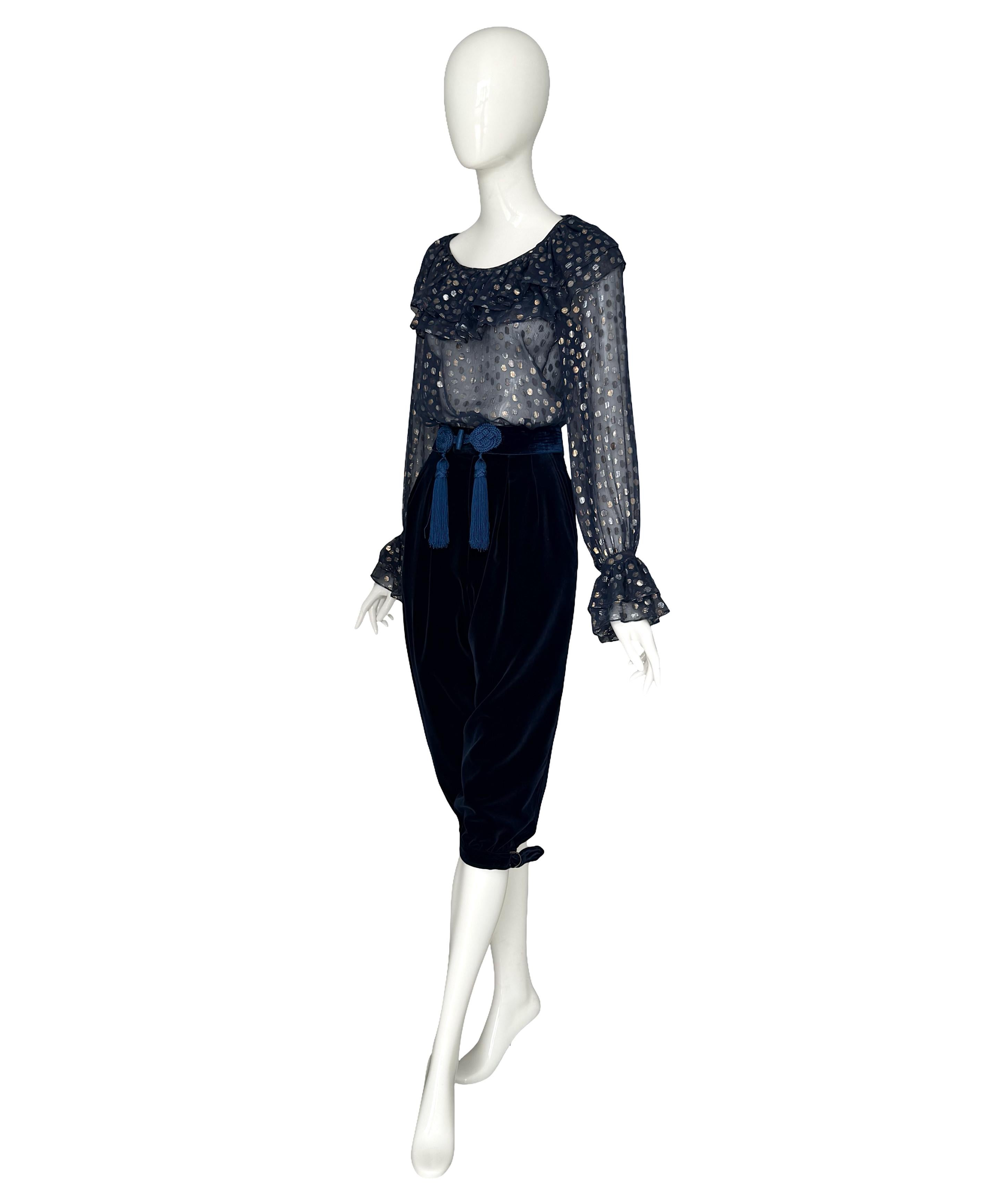 Yves Saint Laurent Rive Gauche Blusa de gasa azul años 70 y Pantalón de terciopelo azul en venta 2