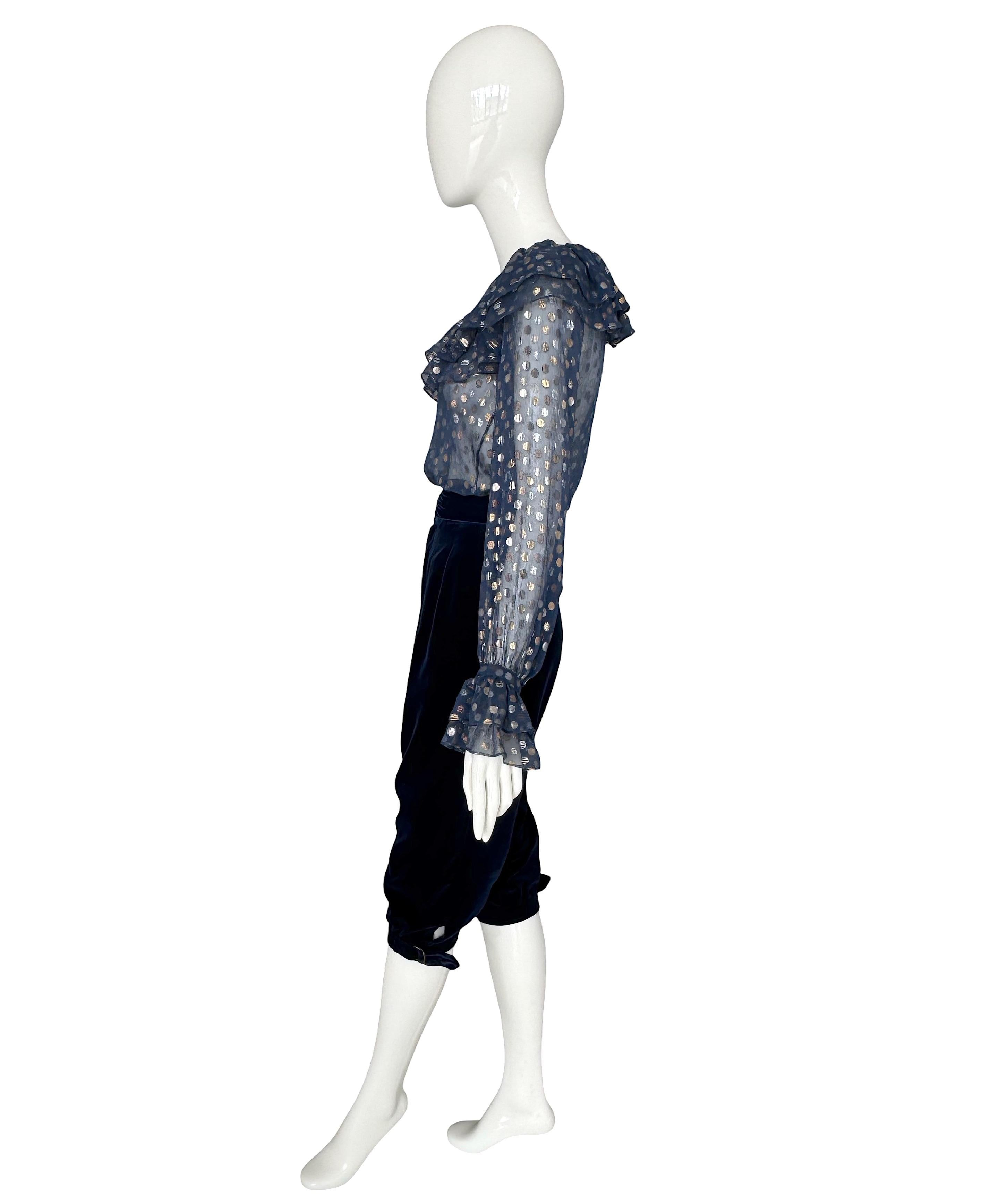 Yves Saint Laurent Rive Gauche Blusa de gasa azul años 70 y Pantalón de terciopelo azul en venta 3