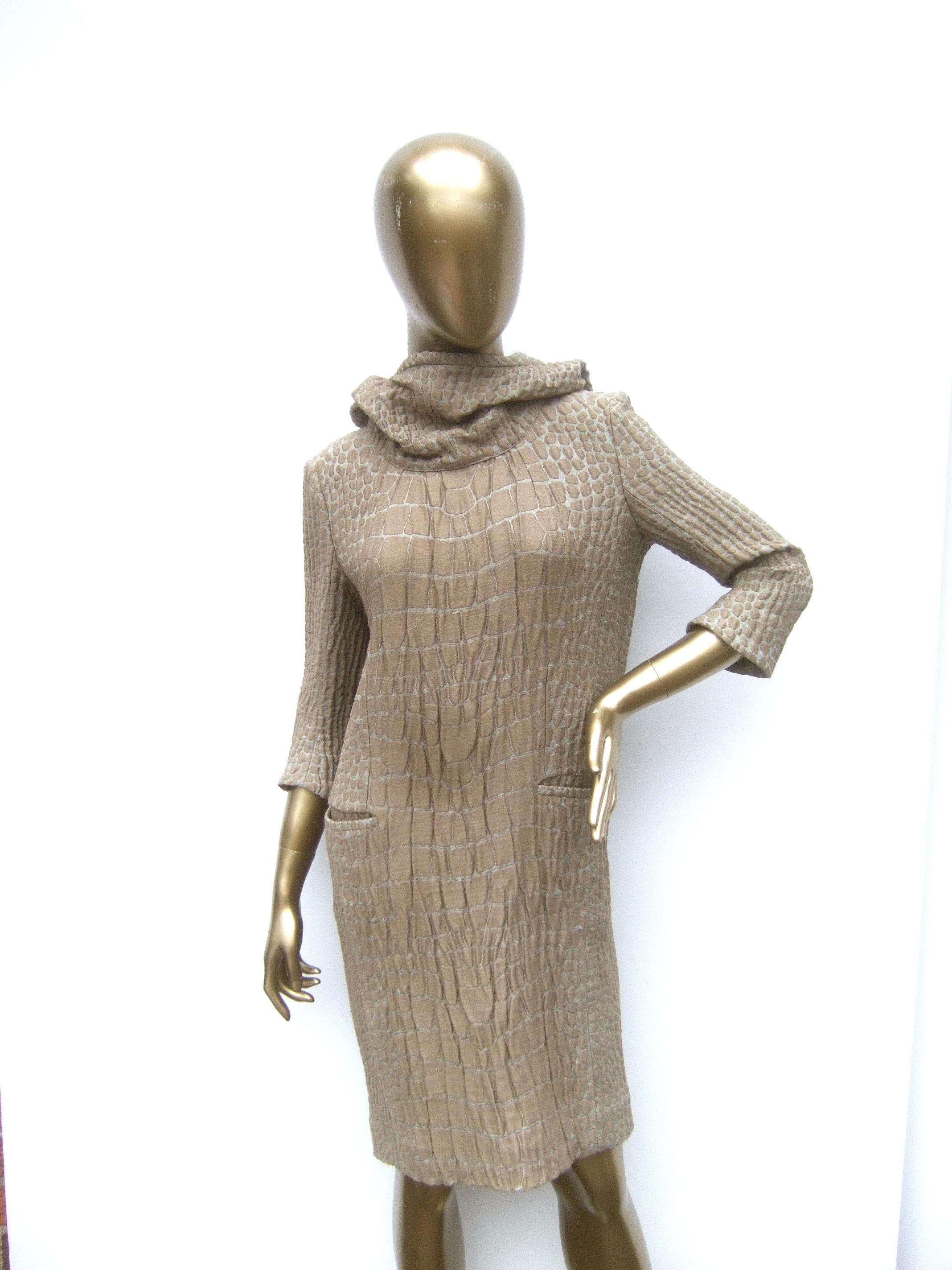 Yves Saint Laurent Rive Gauche - Robe à capuche avant-gardiste, circa XXIe siècle en vente 10
