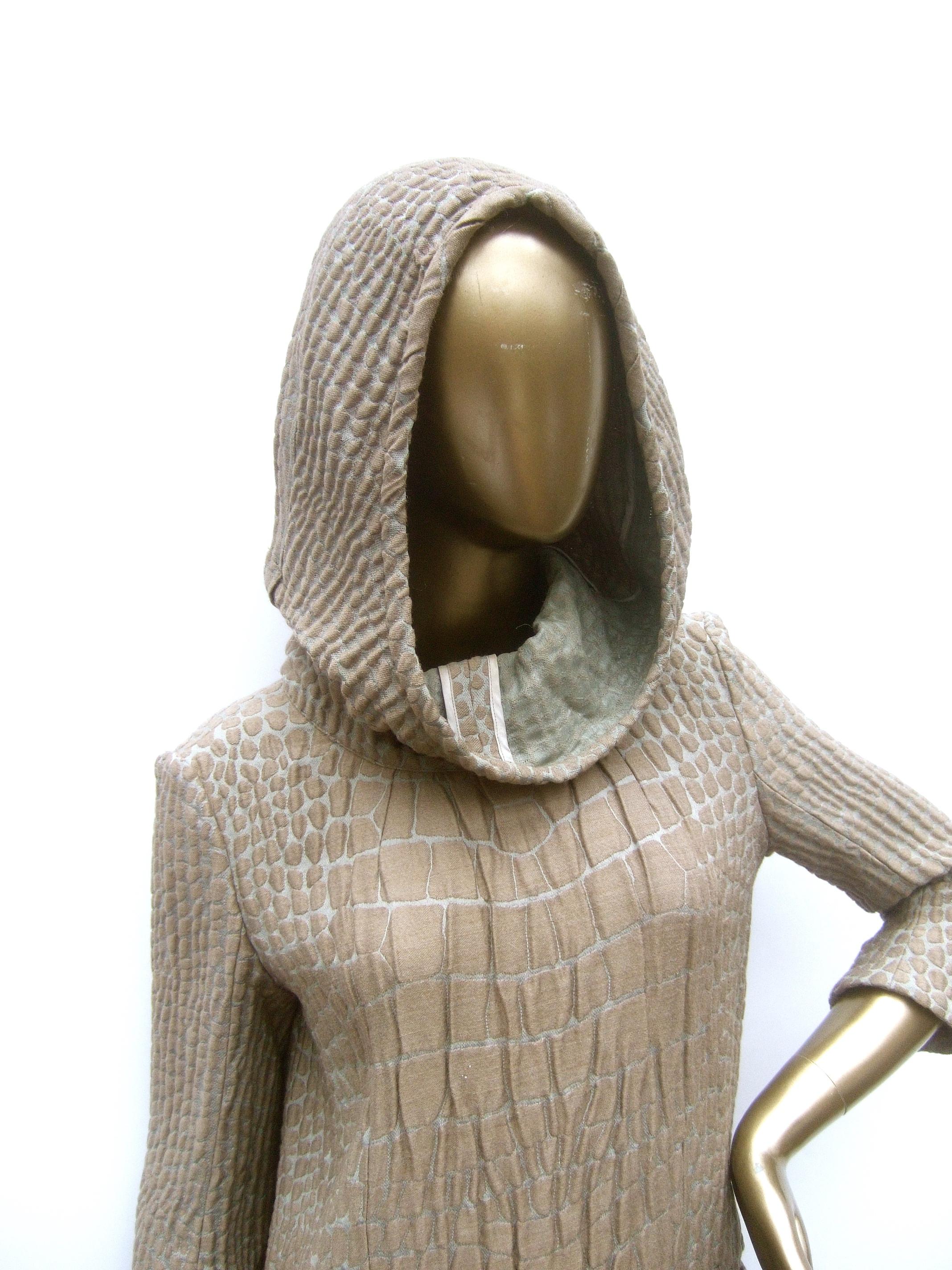 Yves Saint Laurent Rive Gauche - Robe à capuche avant-gardiste, circa XXIe siècle Pour femmes en vente