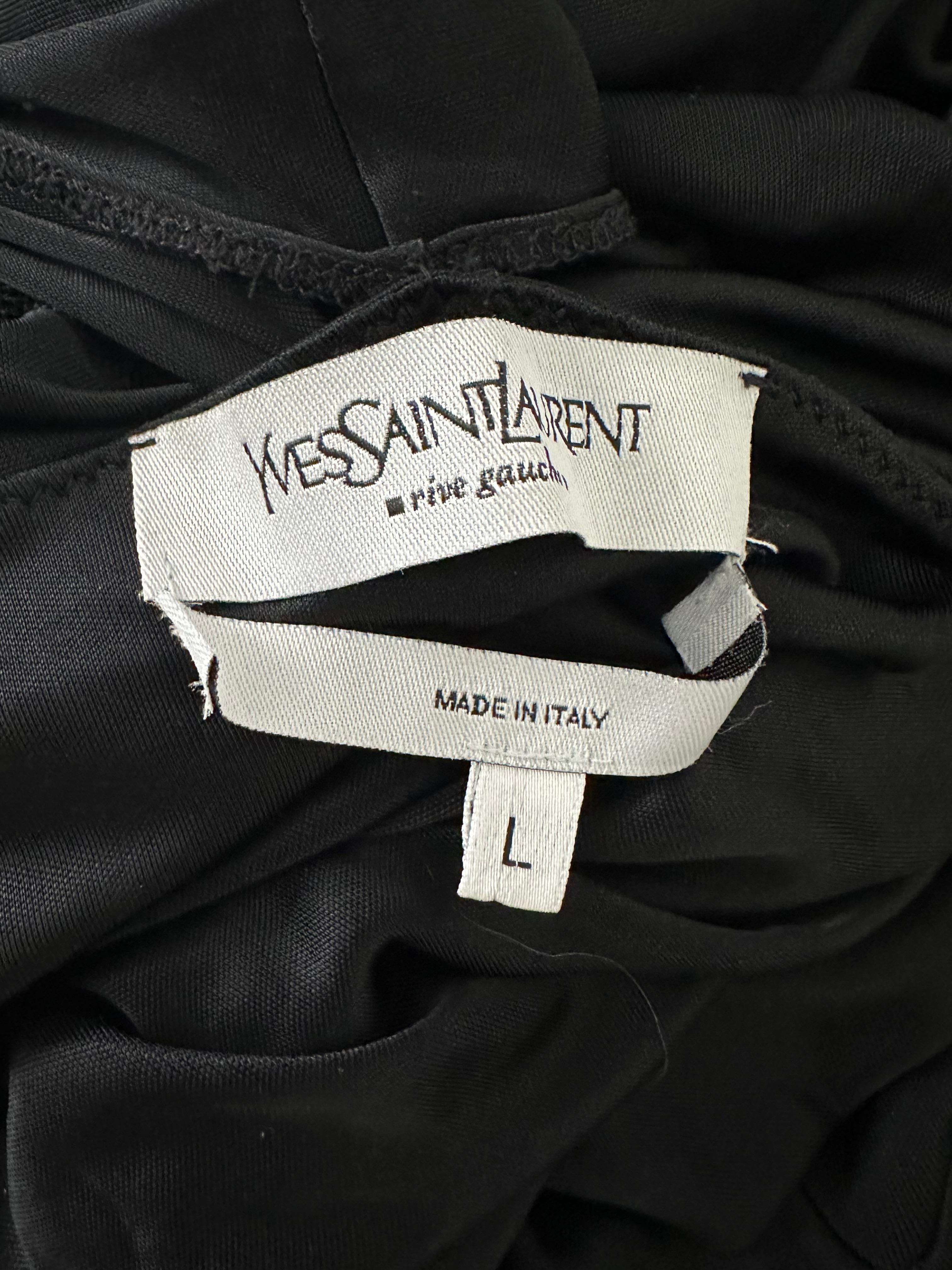 Yves Saint Laurent Rive Gauche by Tom Ford Schwarzer verschlungener Rock mit asymmetrischem Saum 

Tieferer Schnitt am Rücken

Größe L würde auch auf Größe M passen

 Kann auch als Kleid getragen werden