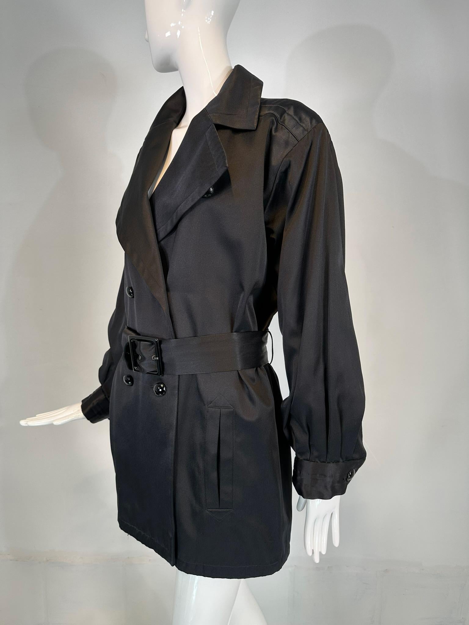 Noir Yves Saint Laurent Rive Gauche Veste de soirée ceinturée à large revers en satin noir 1990 en vente