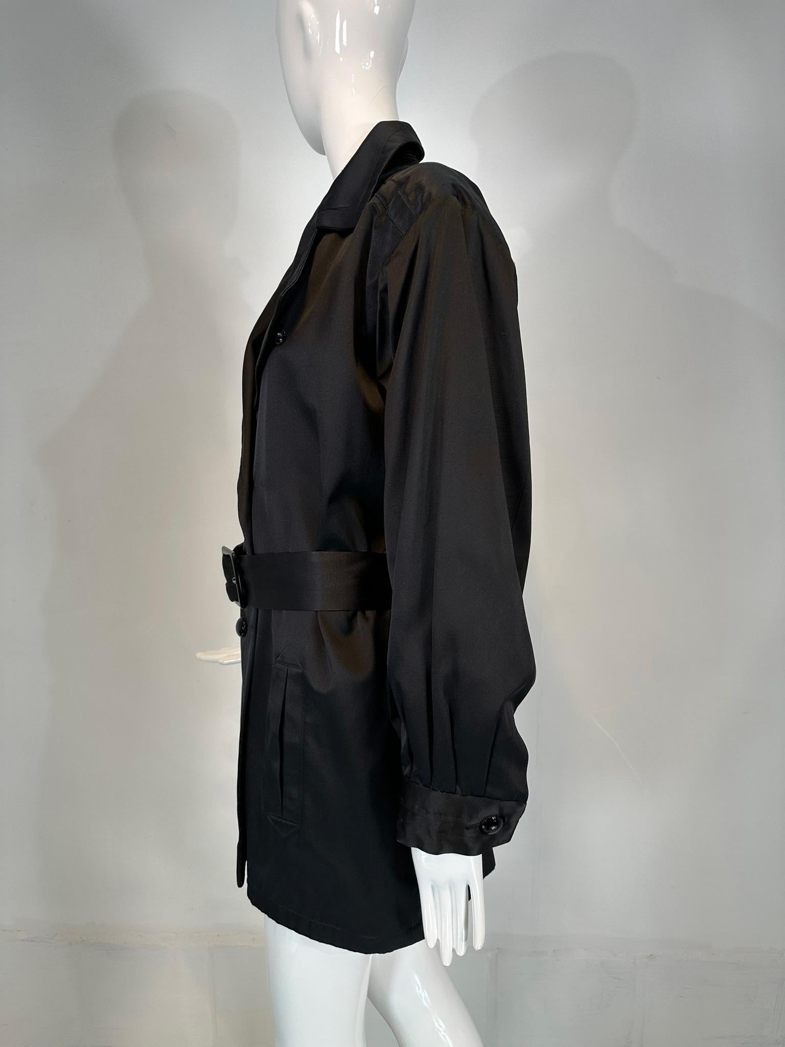 Yves Saint Laurent Rive Gauche Veste de soirée ceinturée à large revers en satin noir 1990 Pour femmes en vente