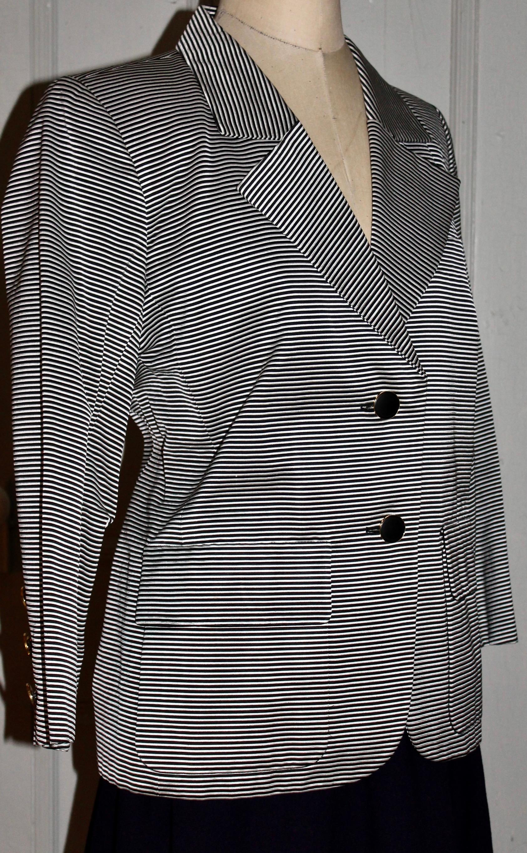 A YSL Rive Gauche black and white horizontal pinstriped acetate/cotton jacket.
EU size 44, padded shoulders
