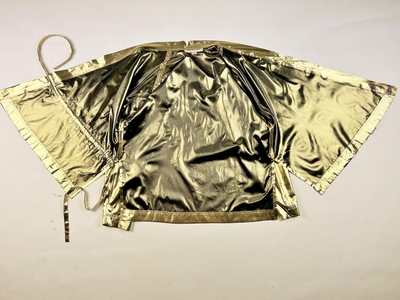 Yves Saint Laurent Rive Gauche Blusa in lamé oro Circa 1990 in vendita 8