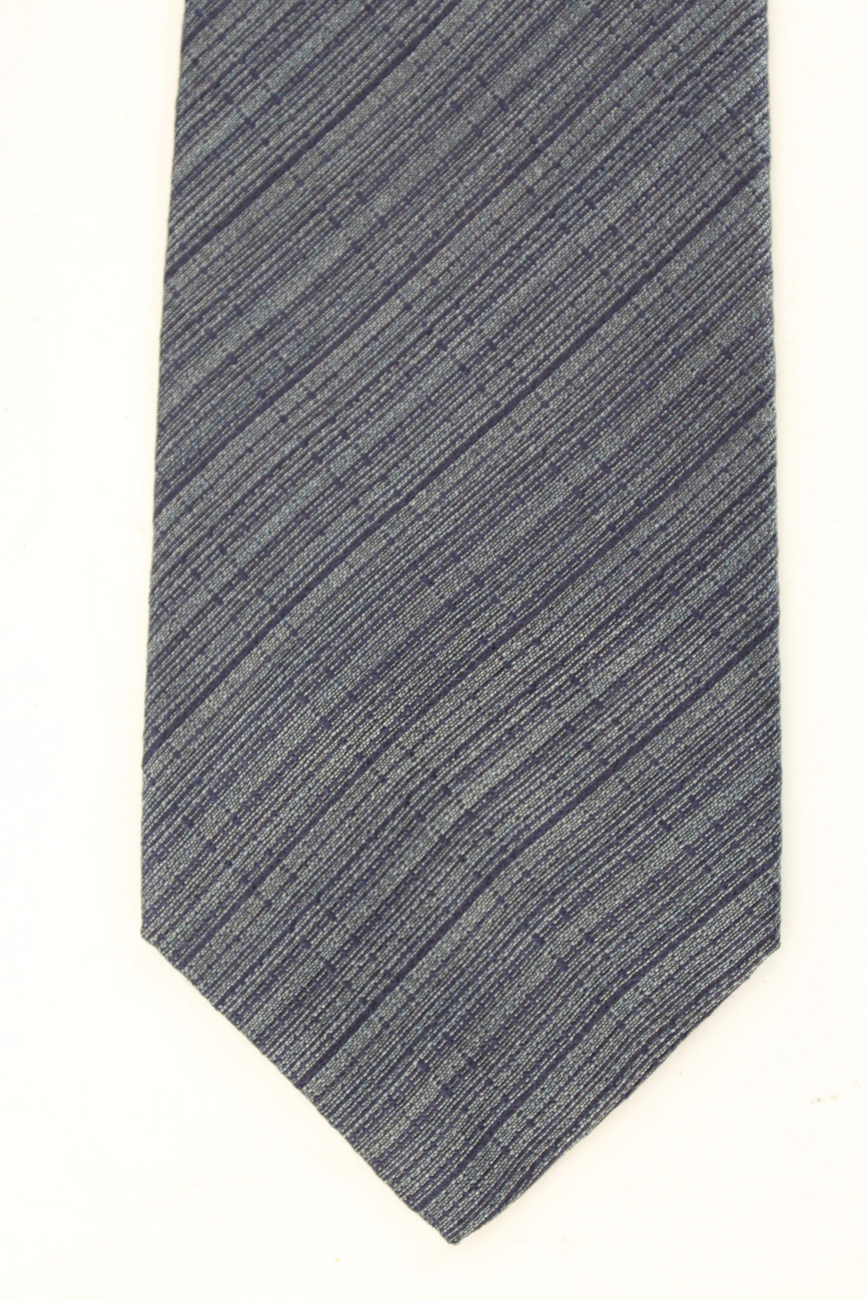 Yves Saint Laurent Rive Gauche vintage 90s tie. Elegant tie, blue and gray, striped pattern. 100% silk fabric. Made in Italy.

Condition: Excellent

Item used few times, it remains in its excellent condition. There are no visible signs of wear, and