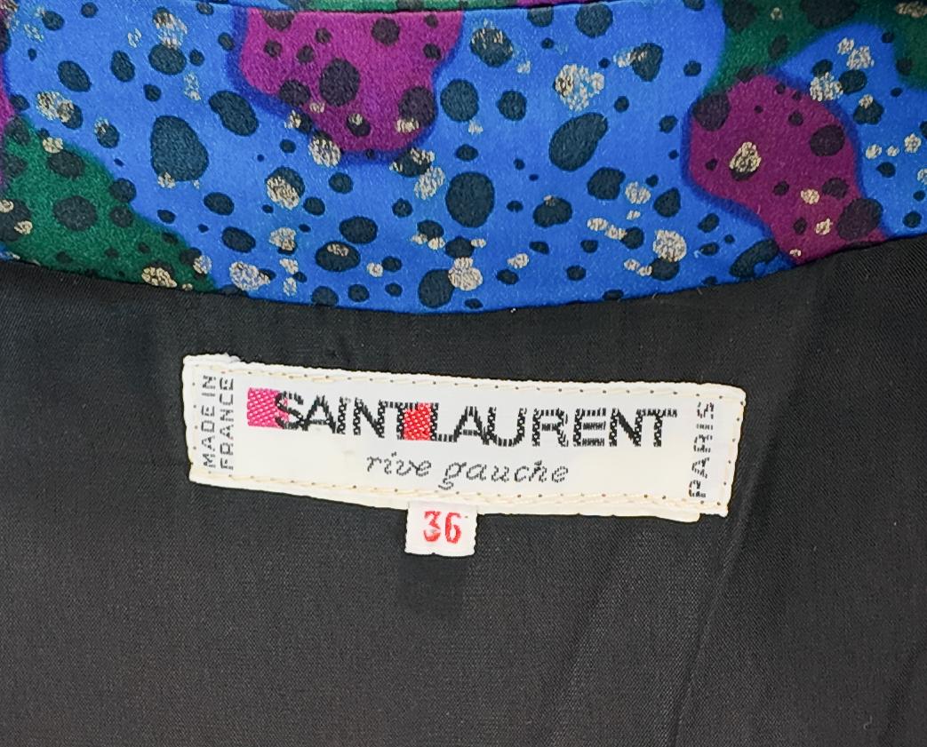 Yves Saint Laurent Rive Gauche Blazer und Hose aus bedruckter Seide in Blau im Angebot 1
