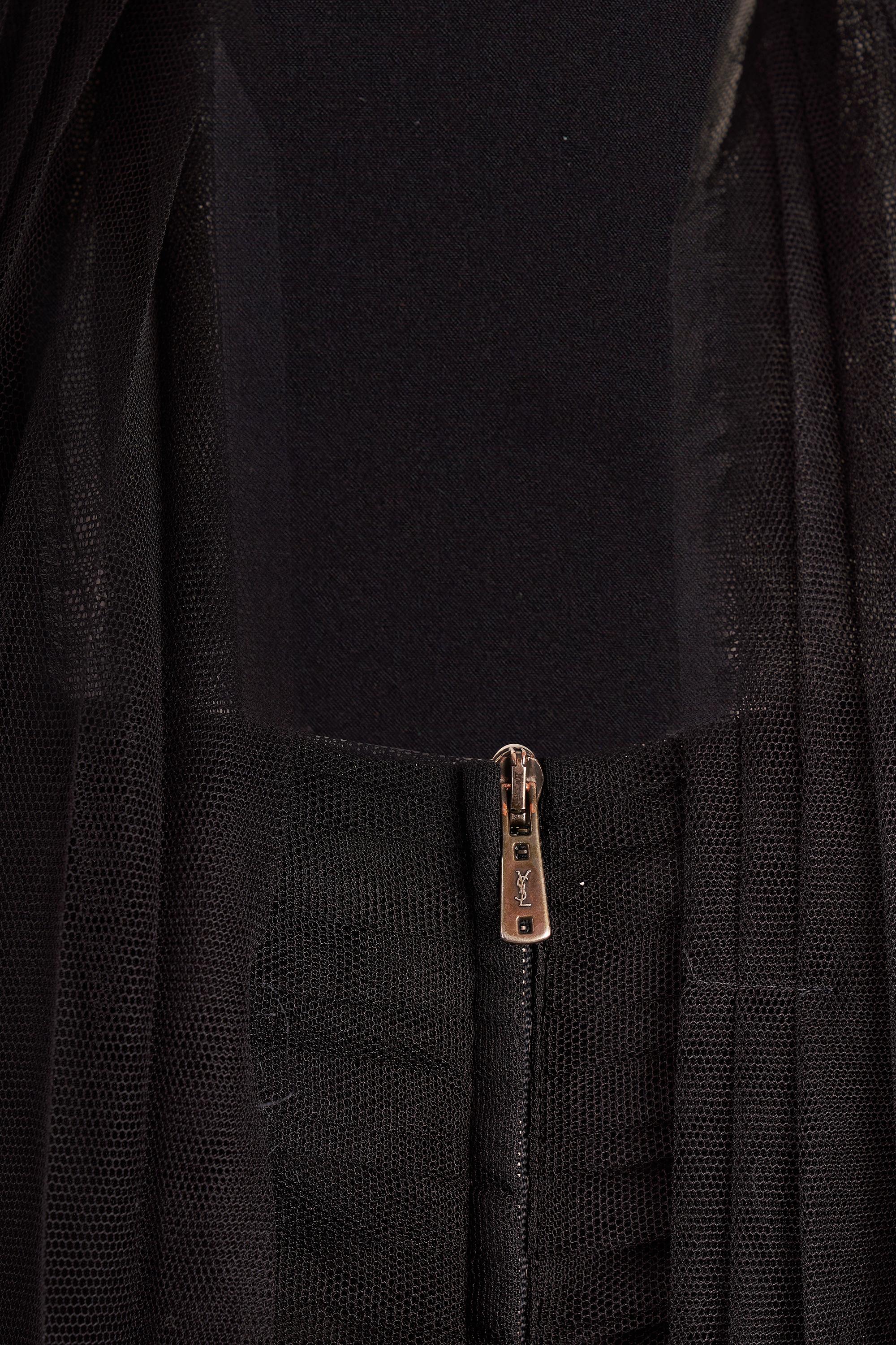 Yves Saint Laurent Rive Gauche by Tom Ford A/I 2002 Sciarpa di seta nera - Co-ord. in vendita 5
