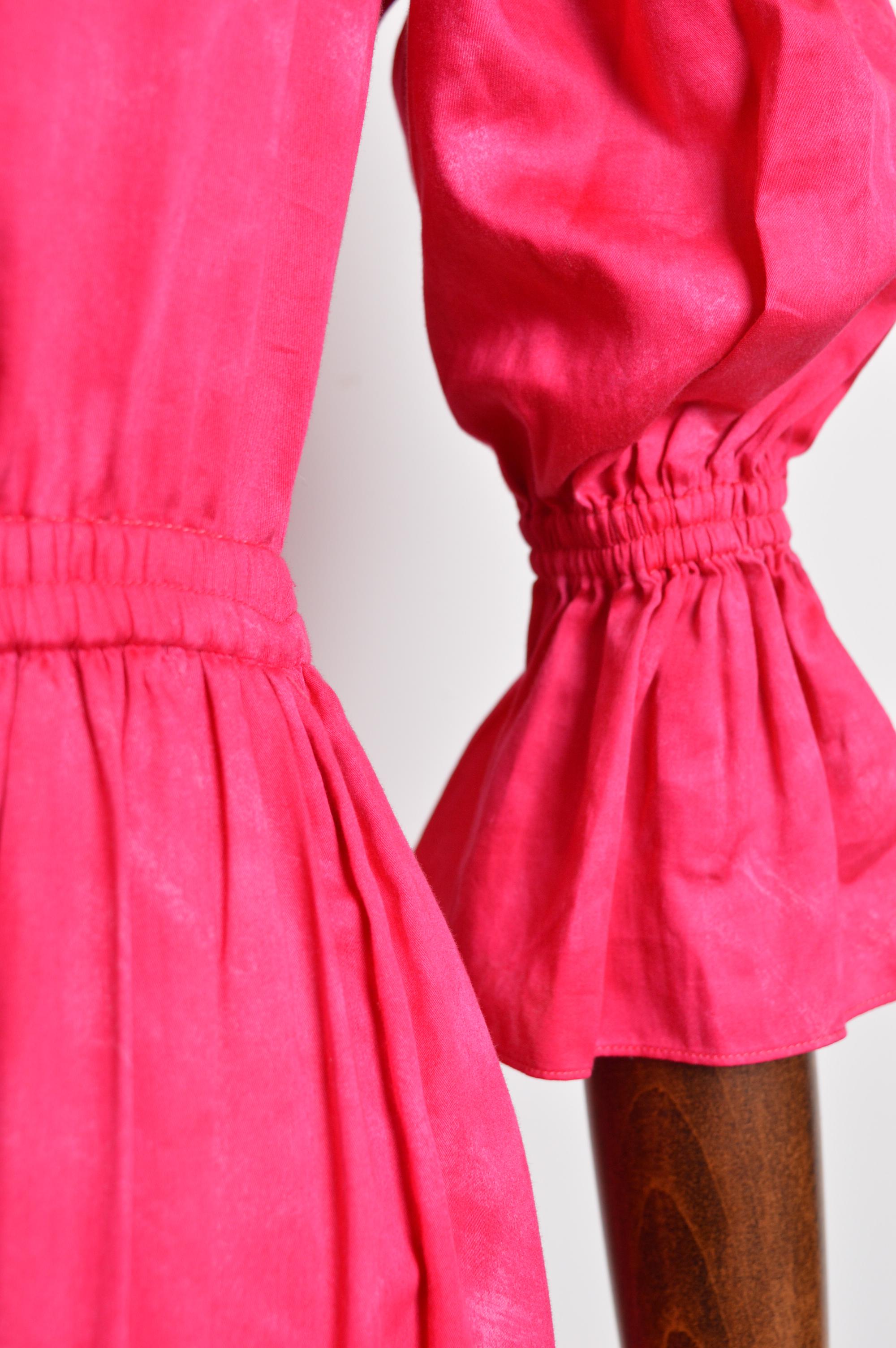 Yves Saint Laurent Rive Gauche c.1977 Minivestido de gitana con volantes rosa fucsia ardiente en Bueno estado para la venta en Sheffield, GB