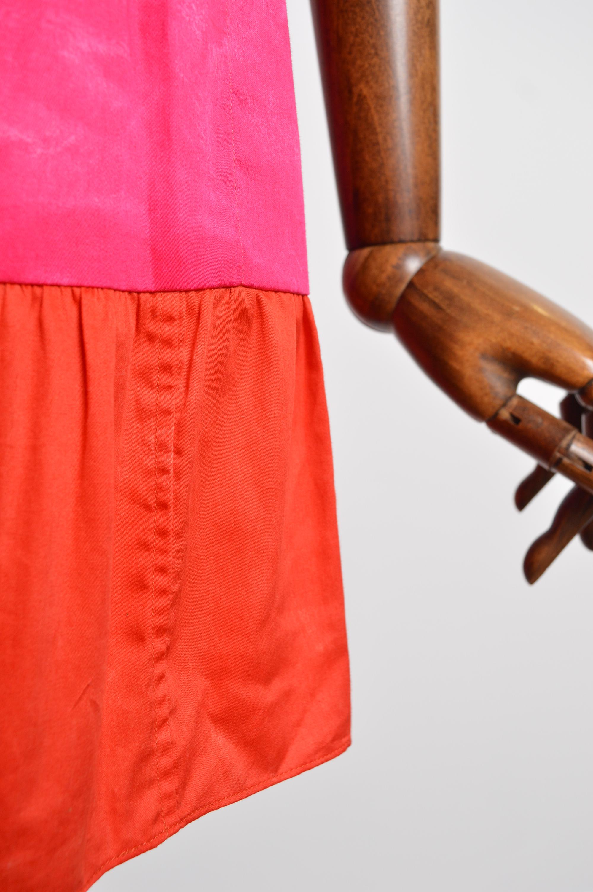 De las mujeres Yves Saint Laurent Rive Gauche c.1977 Minivestido de gitana con volantes rosa fucsia ardiente en venta