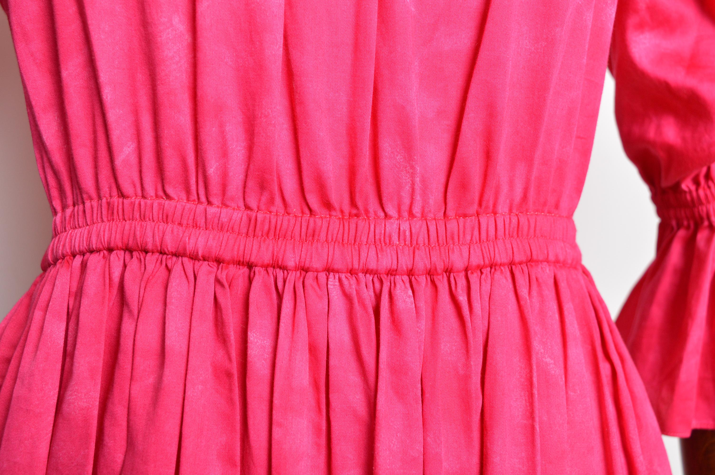 Yves Saint Laurent Rive Gauche c.1977 Minivestido de gitana con volantes rosa fucsia ardiente en venta 1