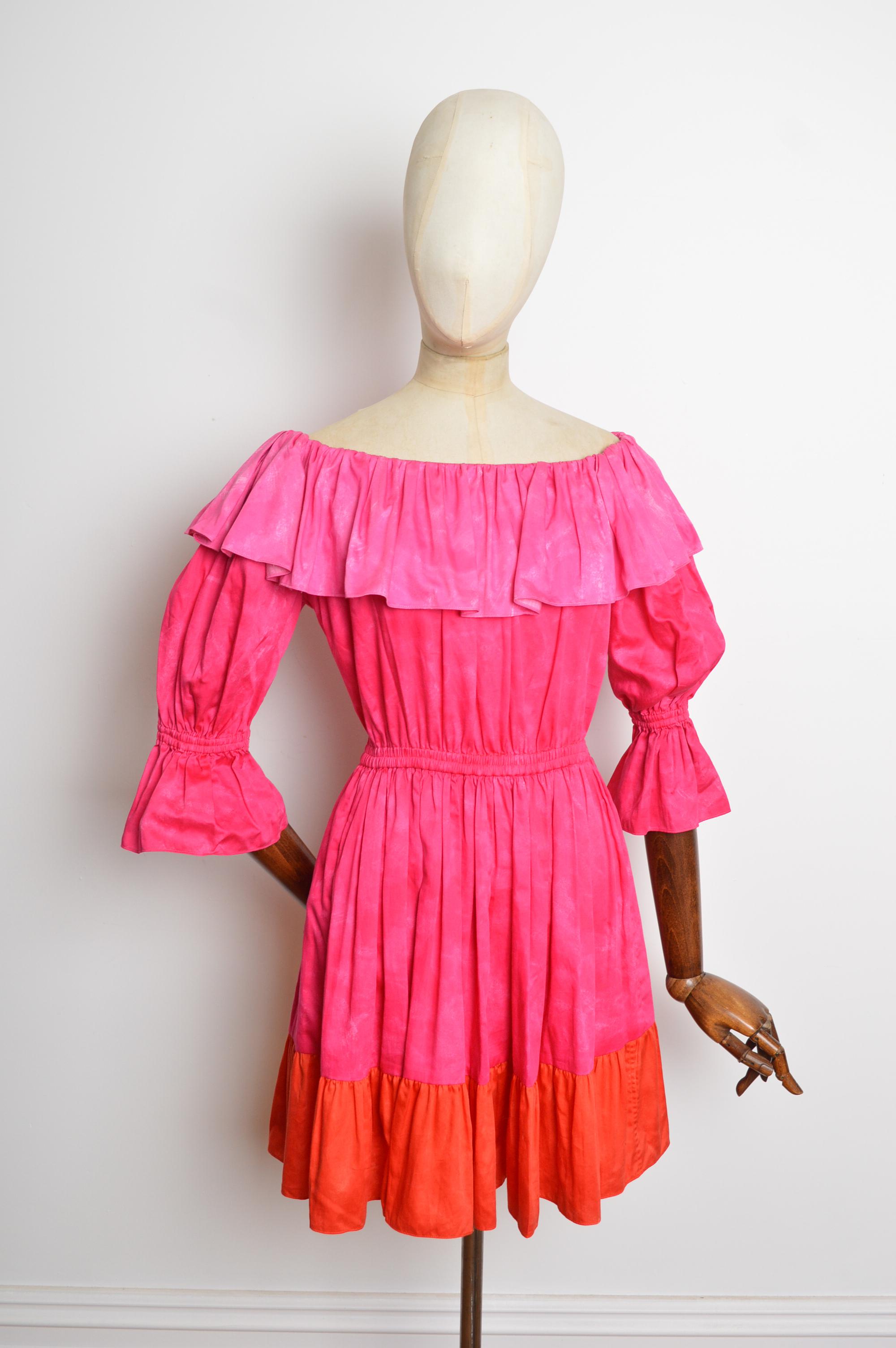 Yves Saint Laurent Rive Gauche c.1977 Minivestido de gitana con volantes rosa fucsia ardiente en venta 2