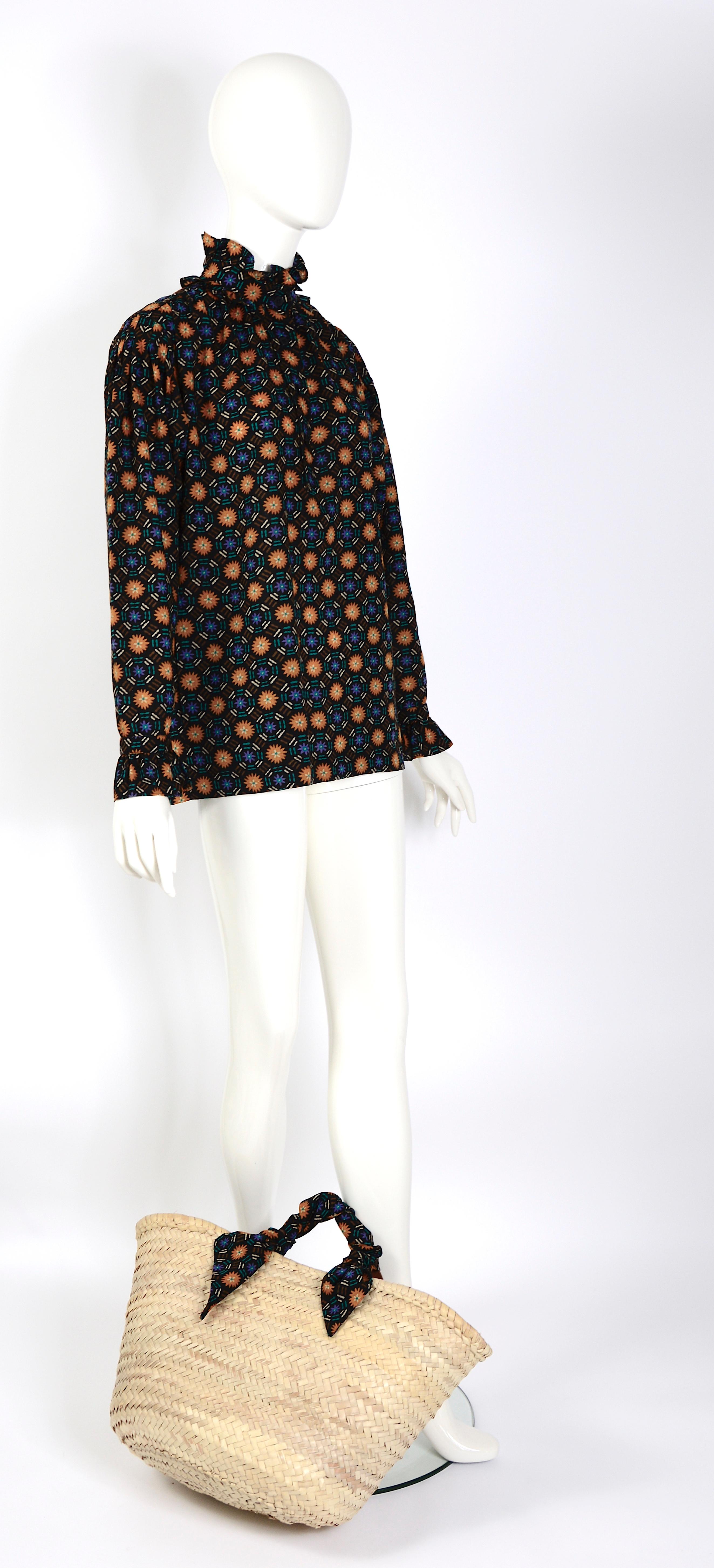 Yves Saint Laurent “rive gauche” 1970s vintage flower design print blouse and matching scarf.

French size 38
Measurements that are taken flat:
Ua to Ua 22inch/56cm(x2) - Waist 23inch/58,5cm(x2) - Sleeve 24inch/61cm - total length 28inch/71cm
I
n