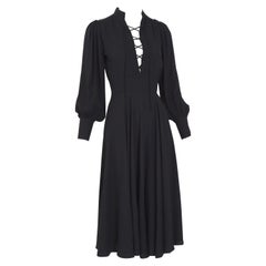 Yves Saint Laurent "rive gauche" iconique vintage años 70 vestido negro documentado