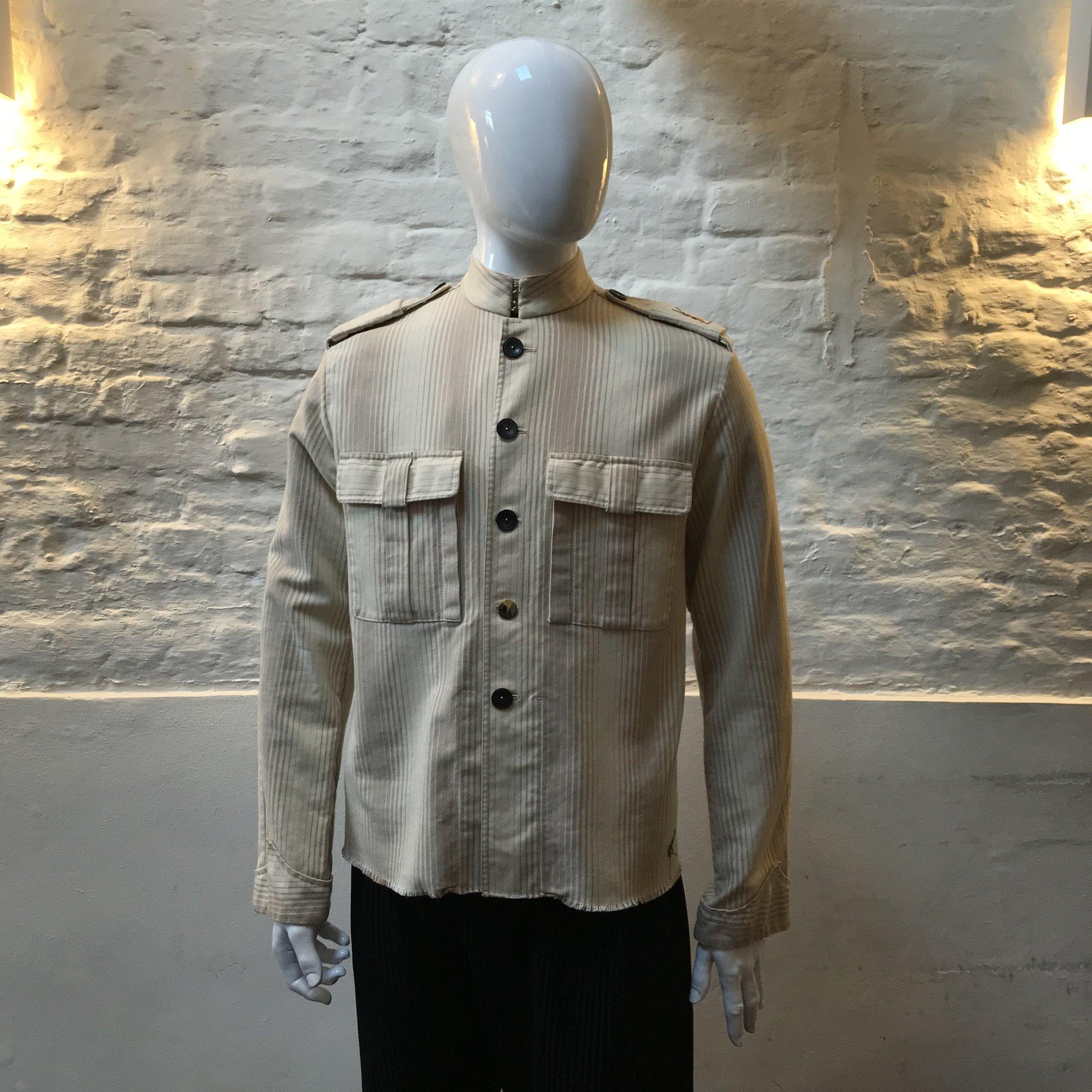 Yves Saint Laurent Rive Gauche Jacket made in France from cotton. 

The couture house of Yves Saint Laurent was founded in 1961 and has since become one of the most influential labels of the 20th century.  Originally a House of Haute Couture, Yves