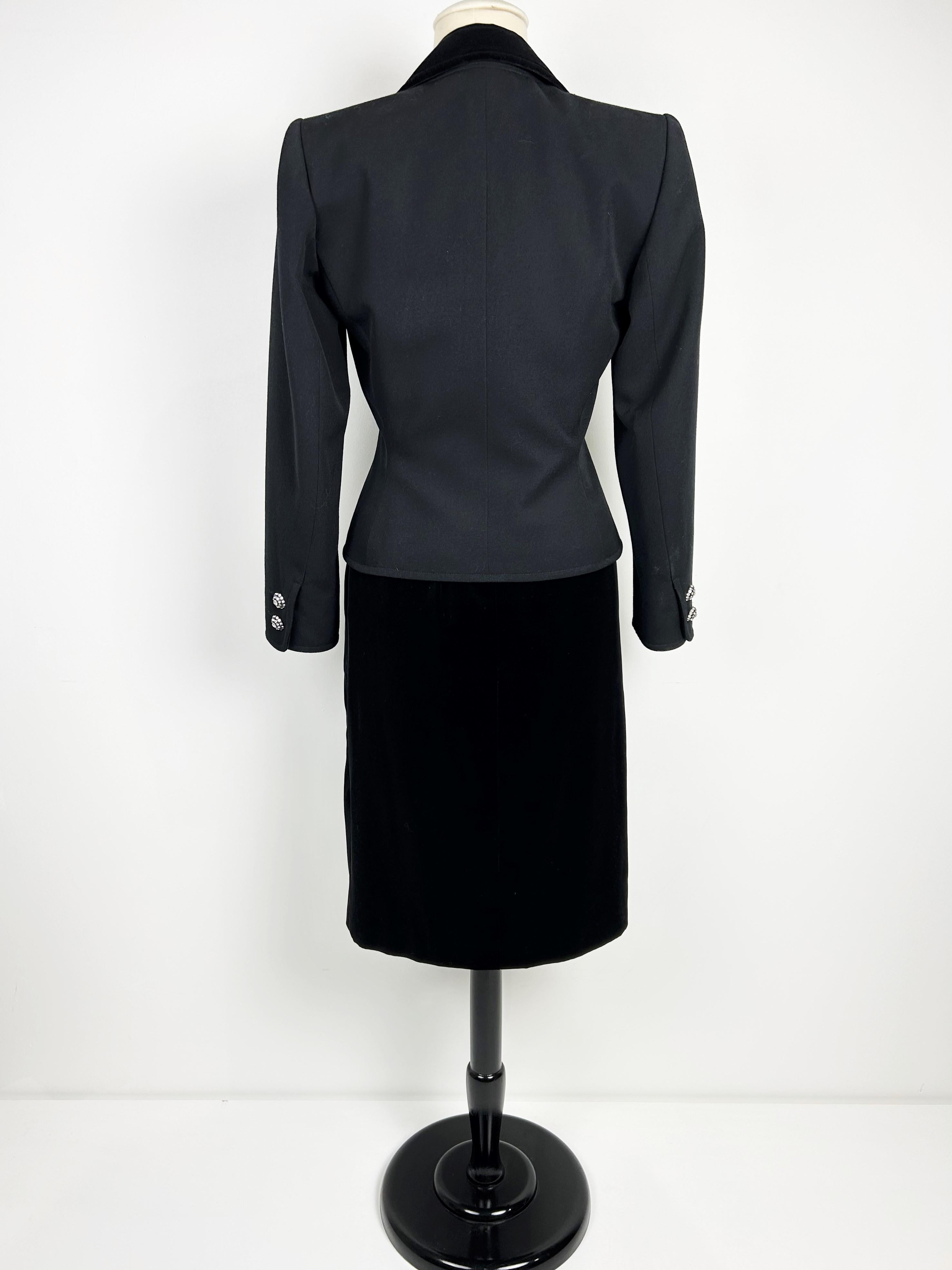 Conjunto de esmoquin con joyas Yves Saint Laurent Rive gauche - Circa 1980-1985 en venta 13