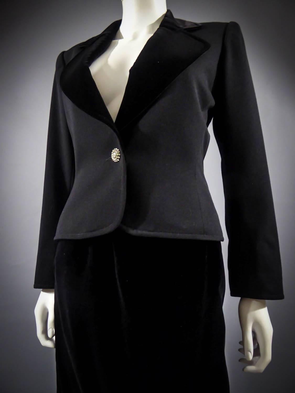 Conjunto de esmoquin con joyas Yves Saint Laurent Rive gauche - Circa 1980-1985 Negro en venta