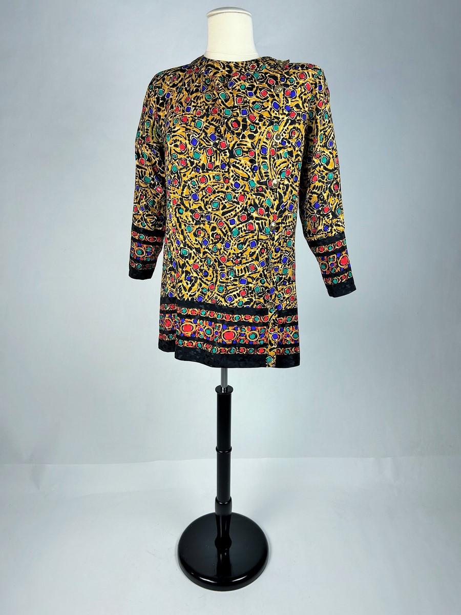 Femenino o masculino Túnica de damasco estampado estilo joyería Yves Saint Laurent Circa 1980 en venta