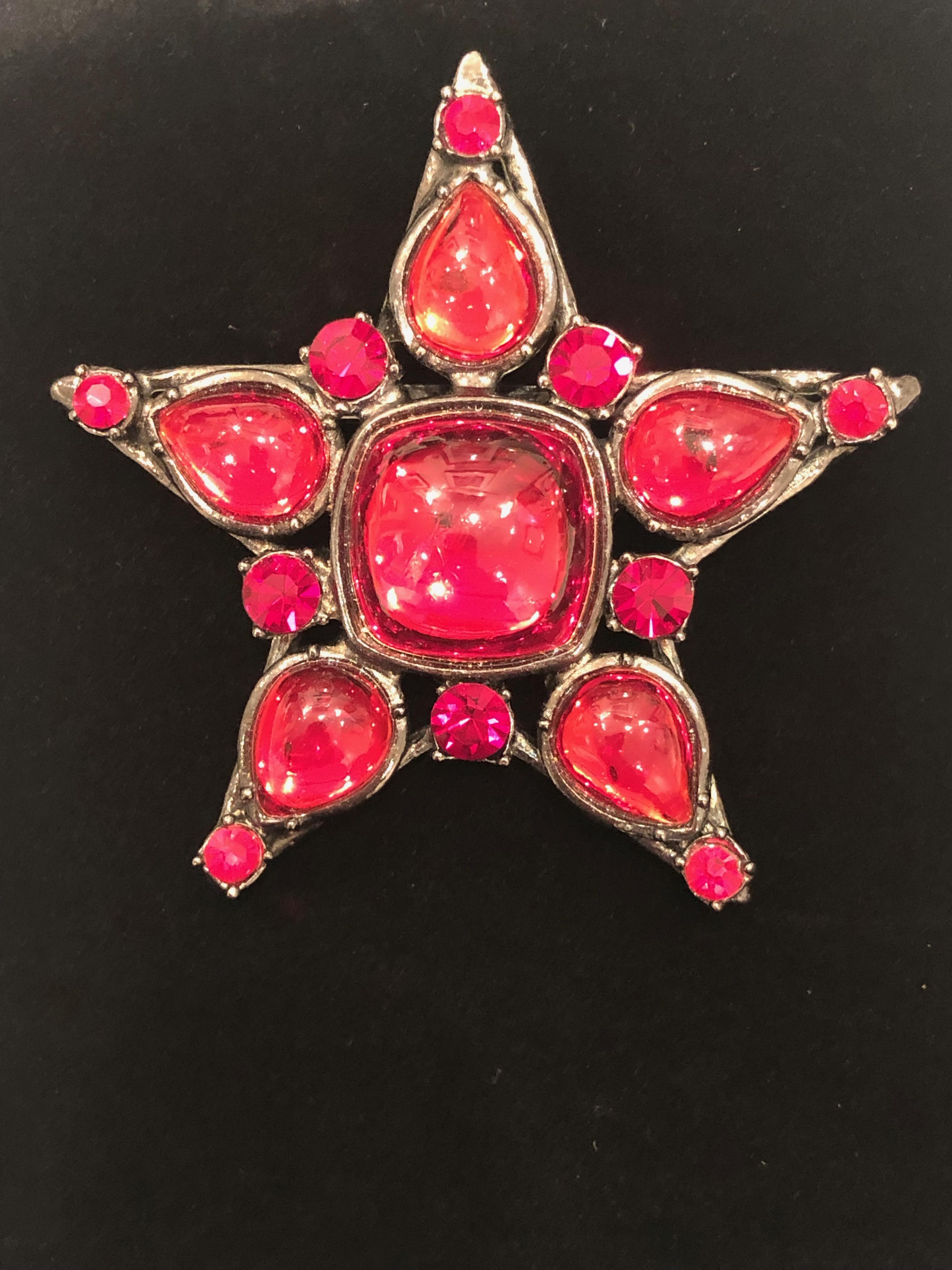 Yves Saint Laurent Rive Gauche Large Cabachon Faux Ruby Vintage Star Pin Brooch.
Large faux ruby cabachons set in antique gold tone metal.
3