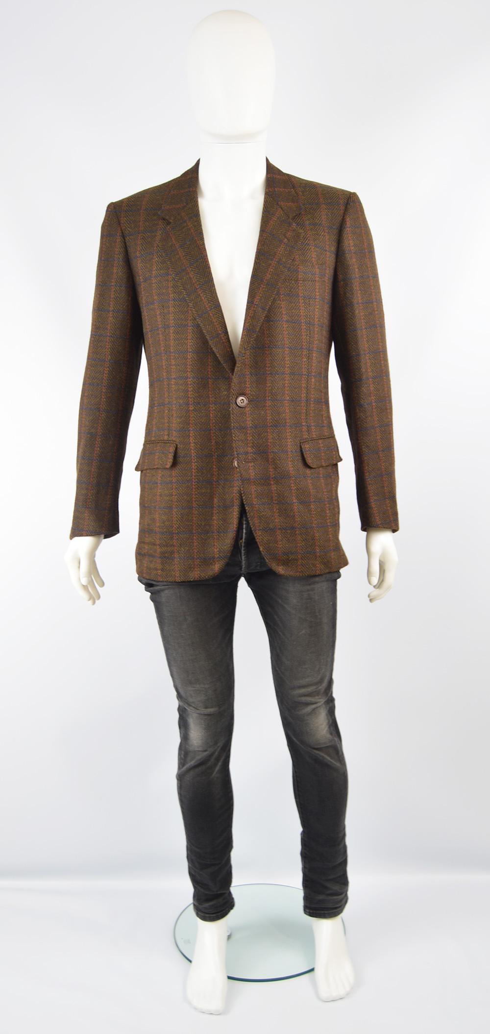 A stylish and very rare vintage men's blazer jacket from the late 60s / early 70s by legendary French fashion designer, Yves Saint Laurent for the iconic Rive Gauche line, which it is so rare to find menswear in rather than the licensed 'Pour Homme'