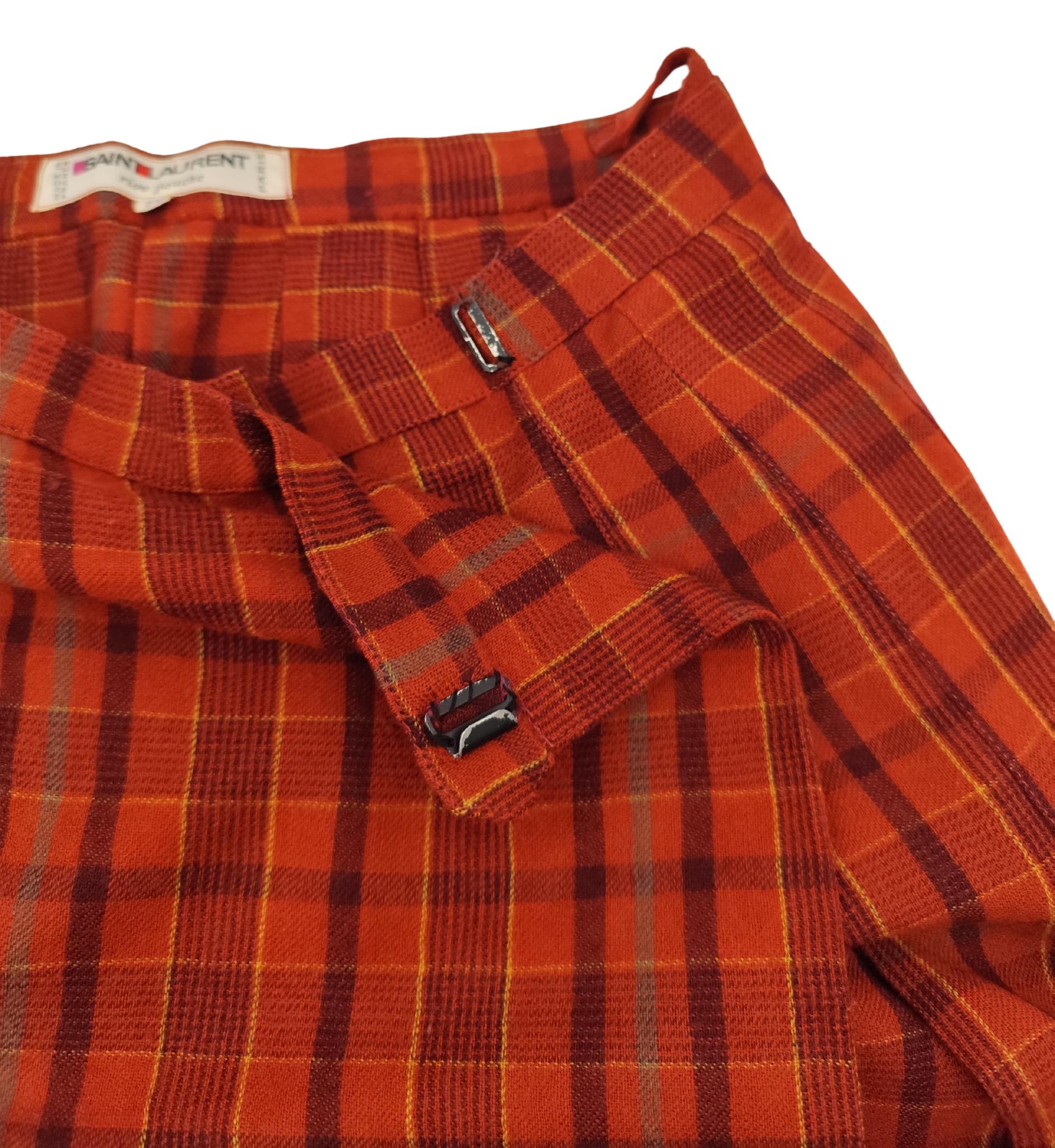 Yves Saint Laurent Rive Gauche, gonna a portafoglio a pieghe in lana rossa in vendita 5