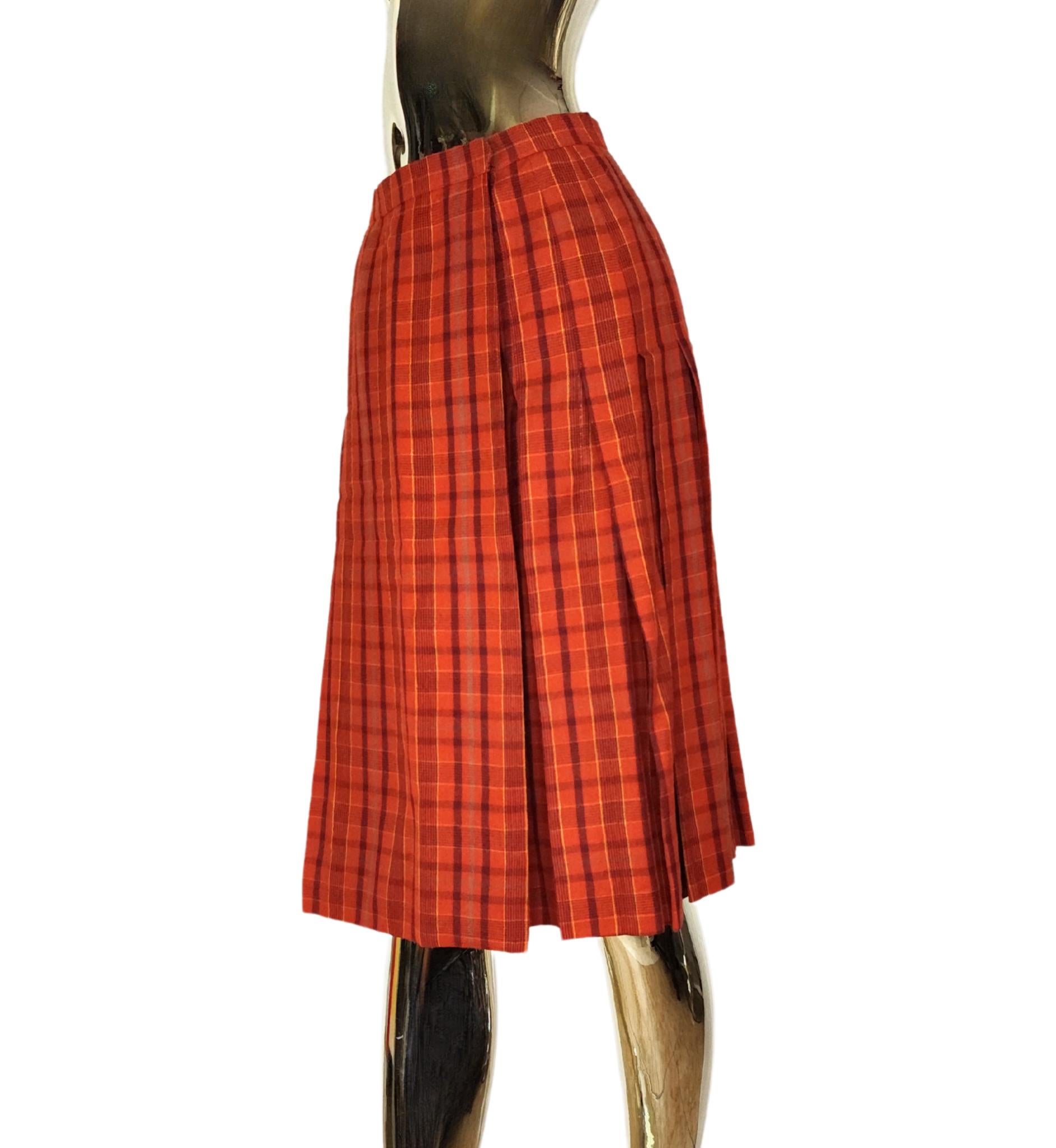 Yves Saint Laurent Rive Gauche, gonna a portafoglio a pieghe in lana rossa In condizioni buone in vendita a Milano, IT