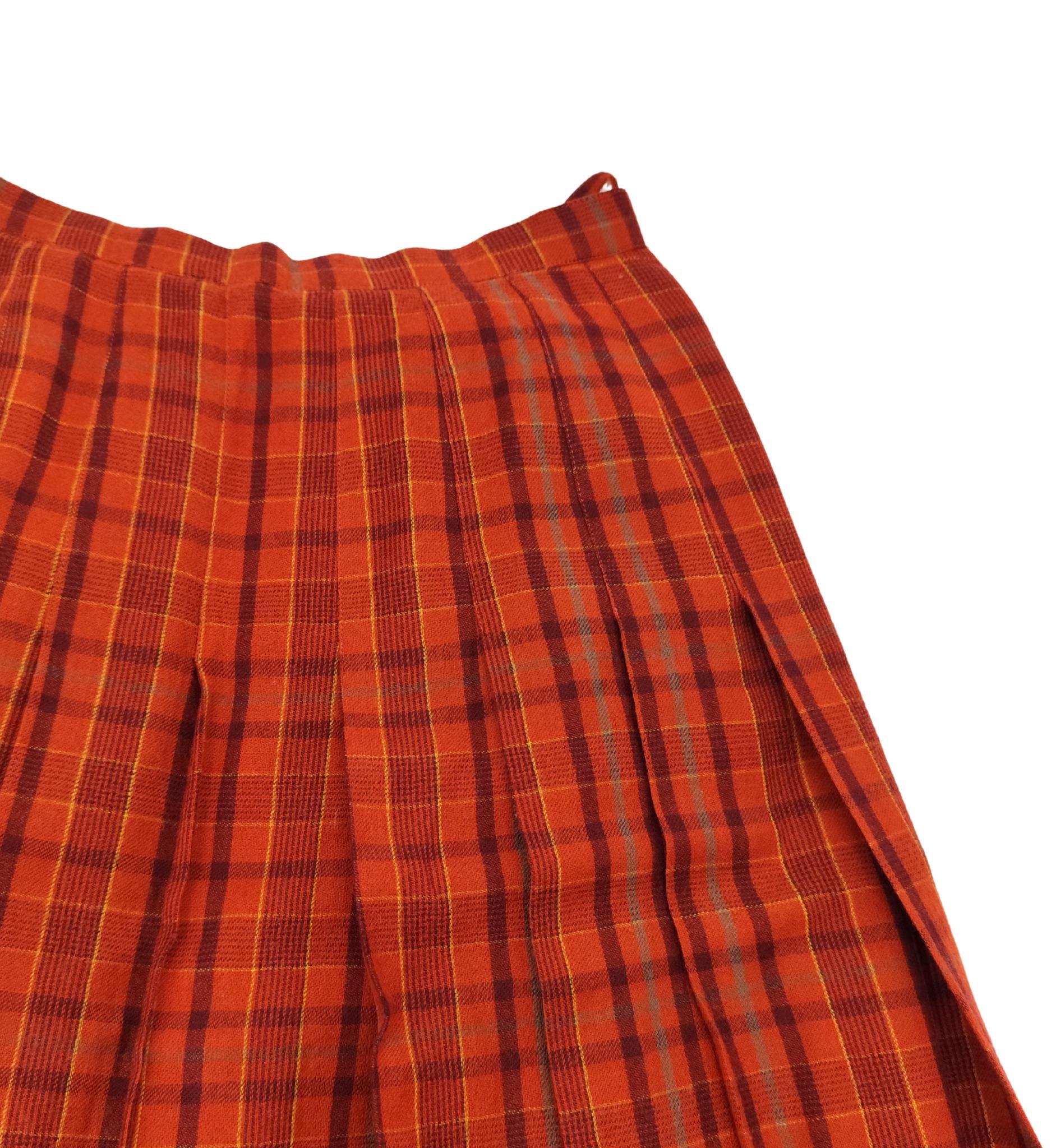 Yves Saint Laurent Rive Gauche, gonna a portafoglio a pieghe in lana rossa in vendita 1