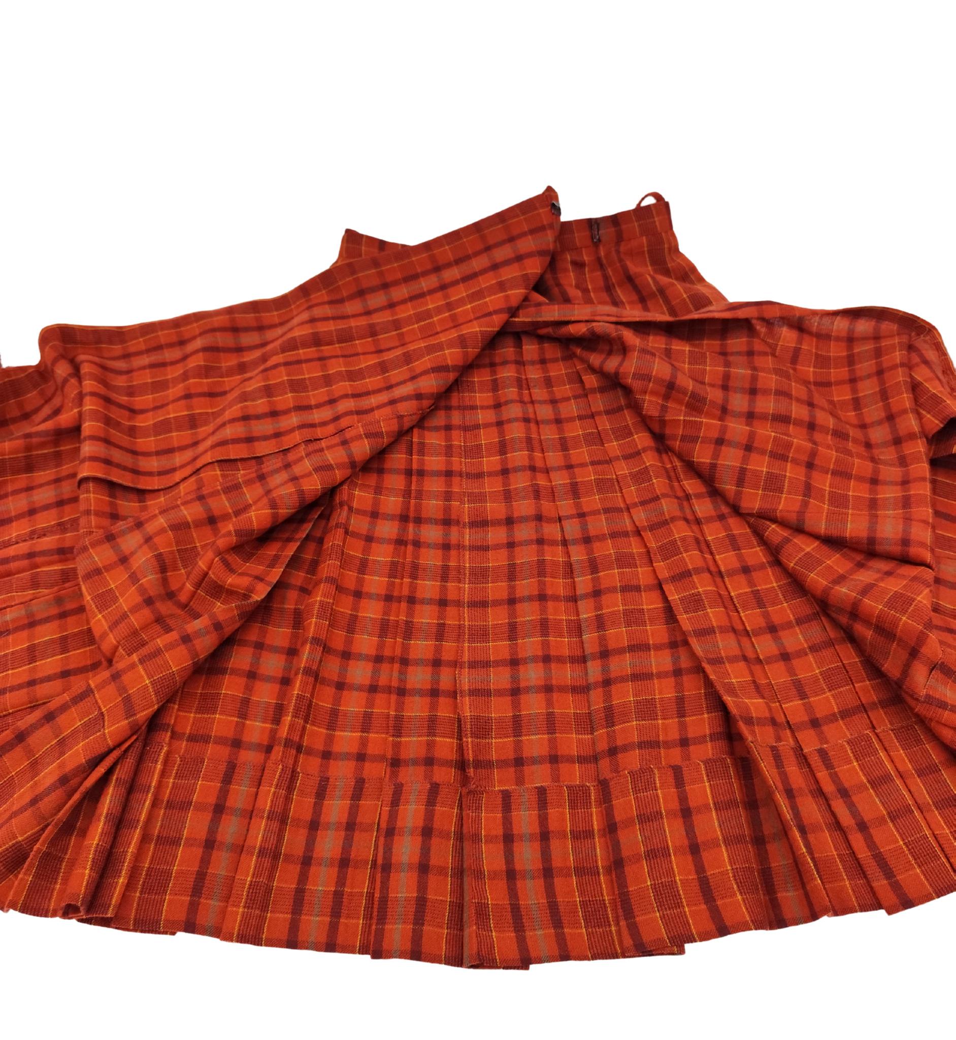 Yves Saint Laurent Rive Gauche, gonna a portafoglio a pieghe in lana rossa in vendita 3