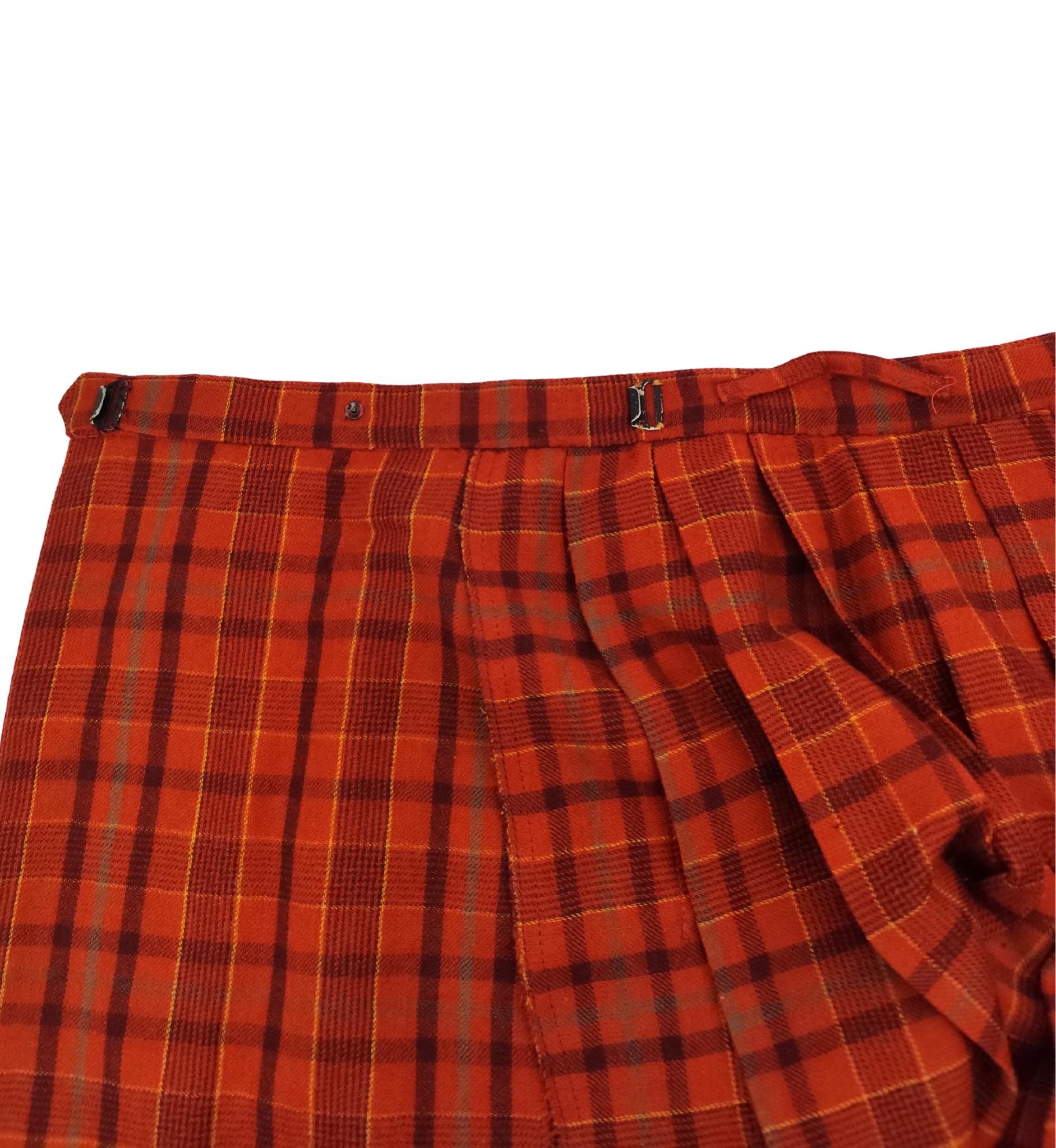 Yves Saint Laurent Rive Gauche, gonna a portafoglio a pieghe in lana rossa in vendita 4