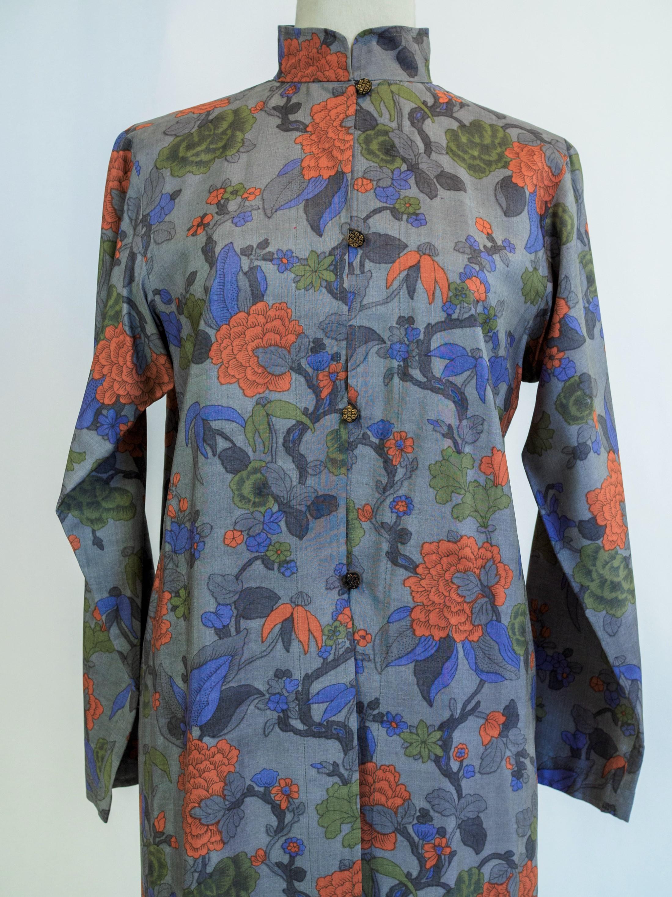 Fall-Winter 1979 collection

France

Beautiful set of coat and trousers in wild silk printed with Japanese taste by Yves Saint Laurent Rive Gauche, ready-to-wear collection 1979. A writed tap under the label indicates Mm Déon manuscript n ° 55220,