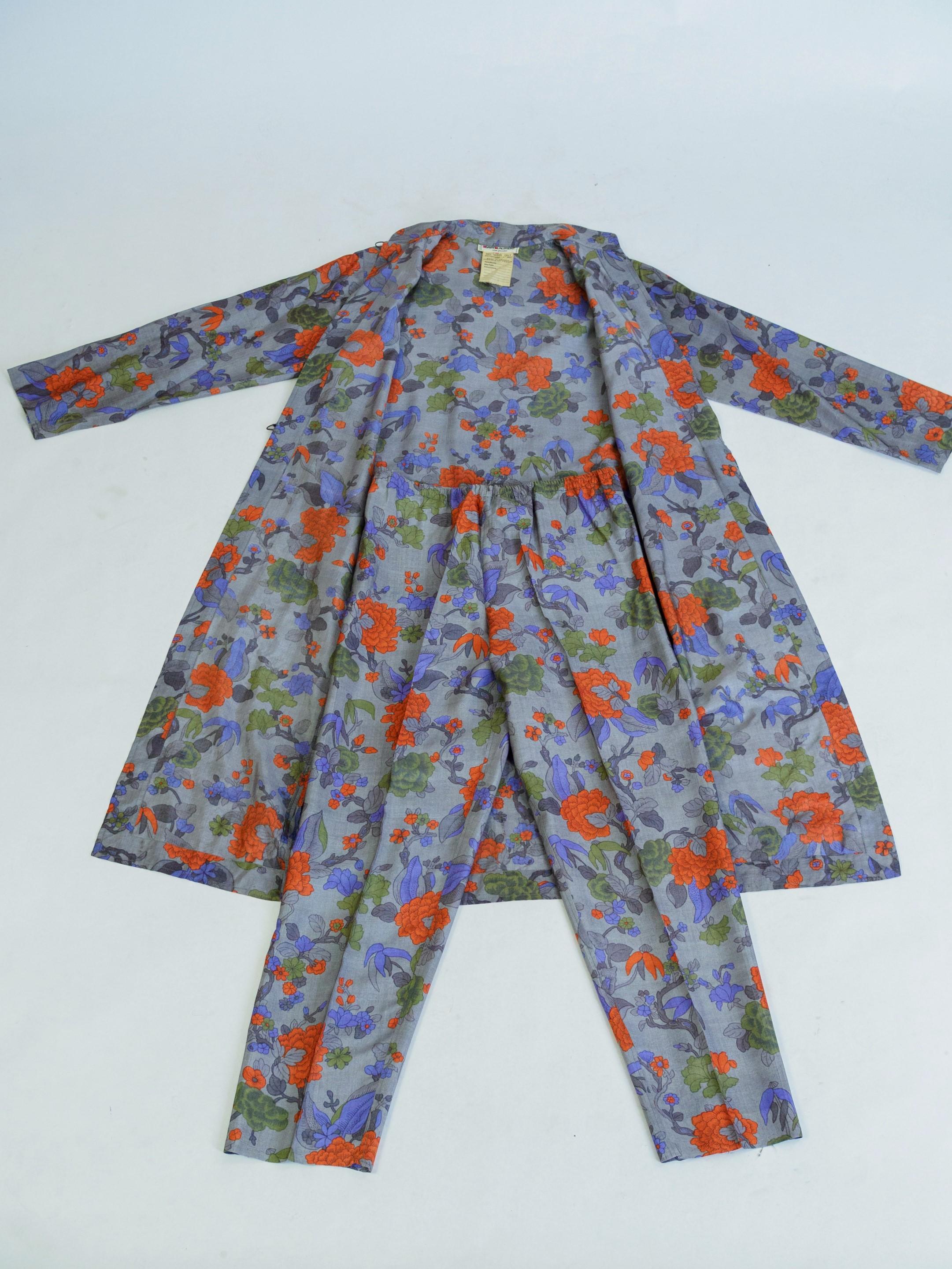 Gray Yves Saint Laurent Rive Gauche set in printed silk number 55220 Fall Winter 1979