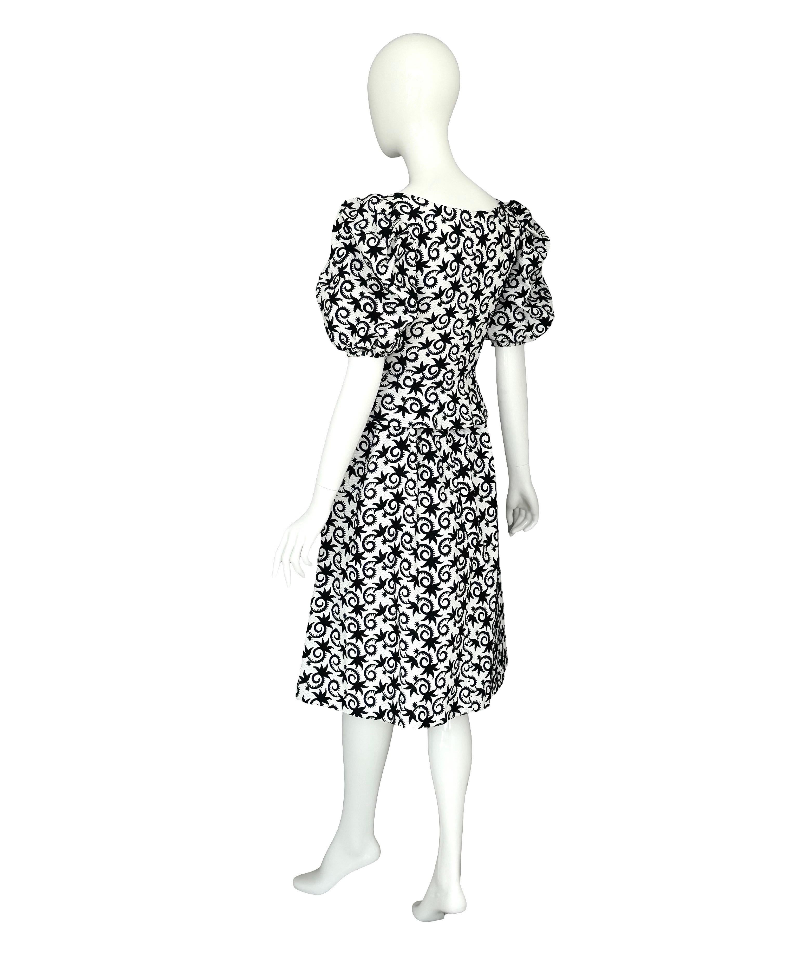 Donna Yves Saint Laurent 