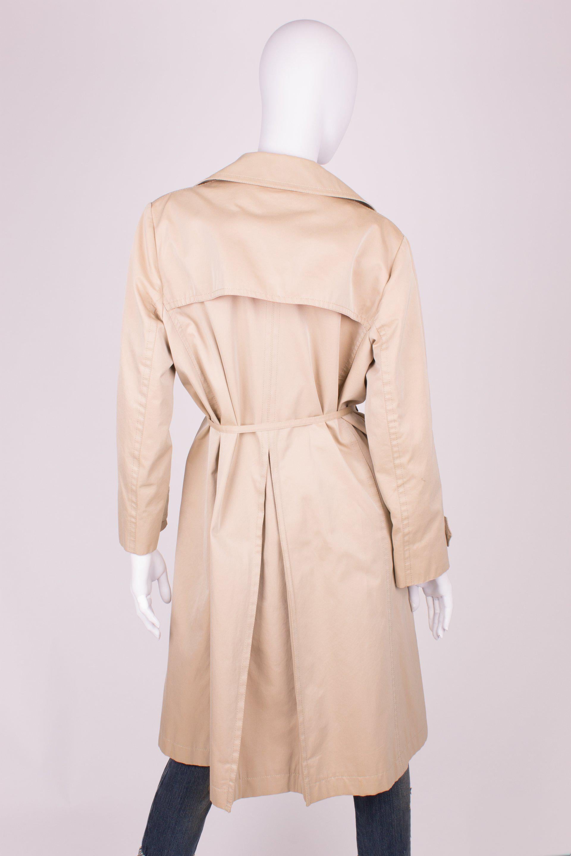 Timeless Yves Saint Laurent Rive Gauche Trenchcoat, of course in classical beige.

This vintage coat has a rather lar

ge collar and closes with five off-white buttons at the front with the words Yves Saint Laurent. At the end of the long sleeves a