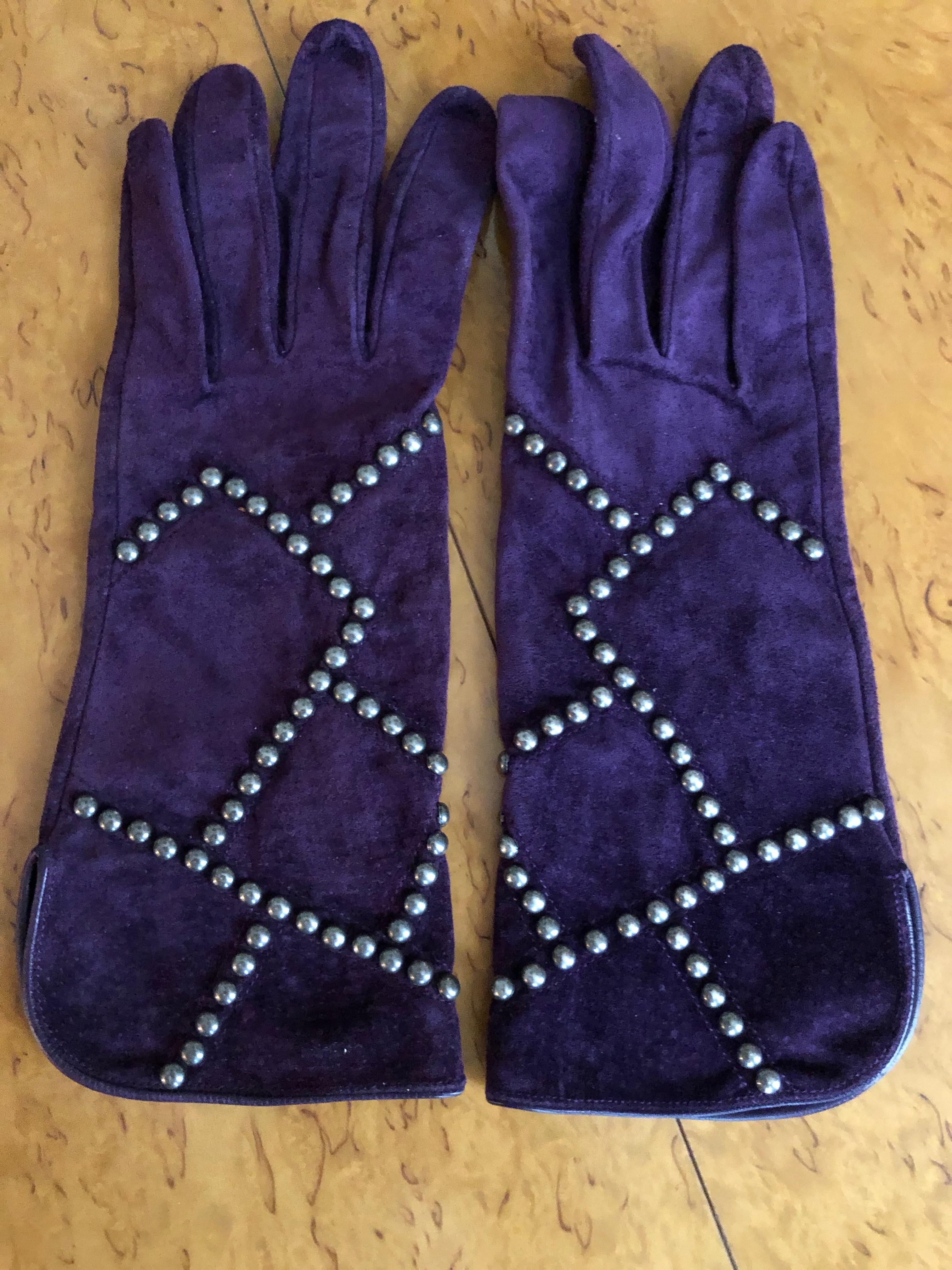 Yves Saint Laurent Rive Gauche Vintage 1970's Studded Suede Gloves  In New Condition For Sale In Cloverdale, CA