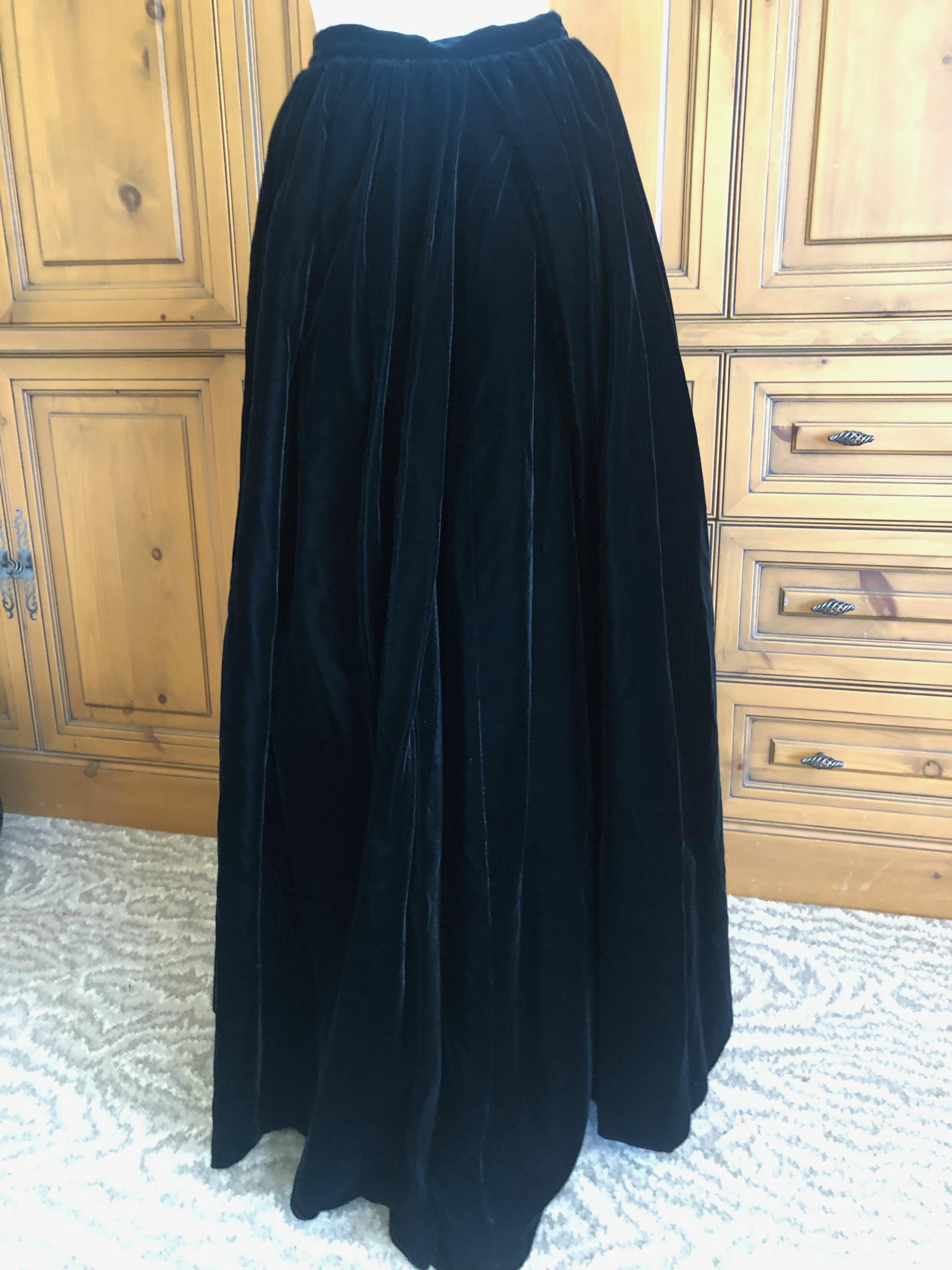 Yves Saint Laurent Rive Gauche 1970's Voluminous Black Velvet Ball Skirt .
This is very long 
Size 40
Waist 24