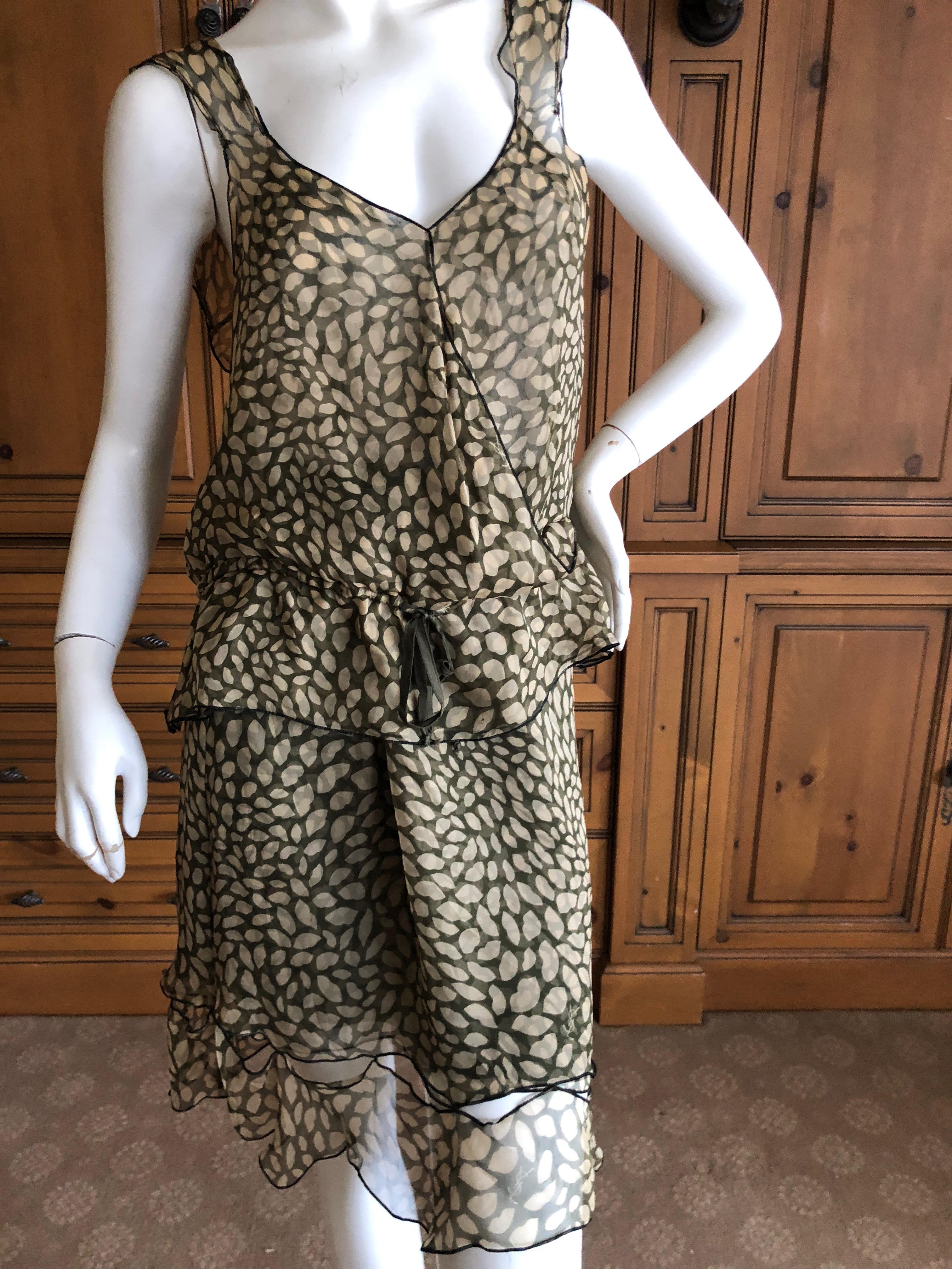 Romantic Yves Saint Laurent Rive Gauche Vintage Lips Print Two Piece Dress.
Flamenco style skirt with ruffles and a tank top.
Size 38
Skirt; Waist 26