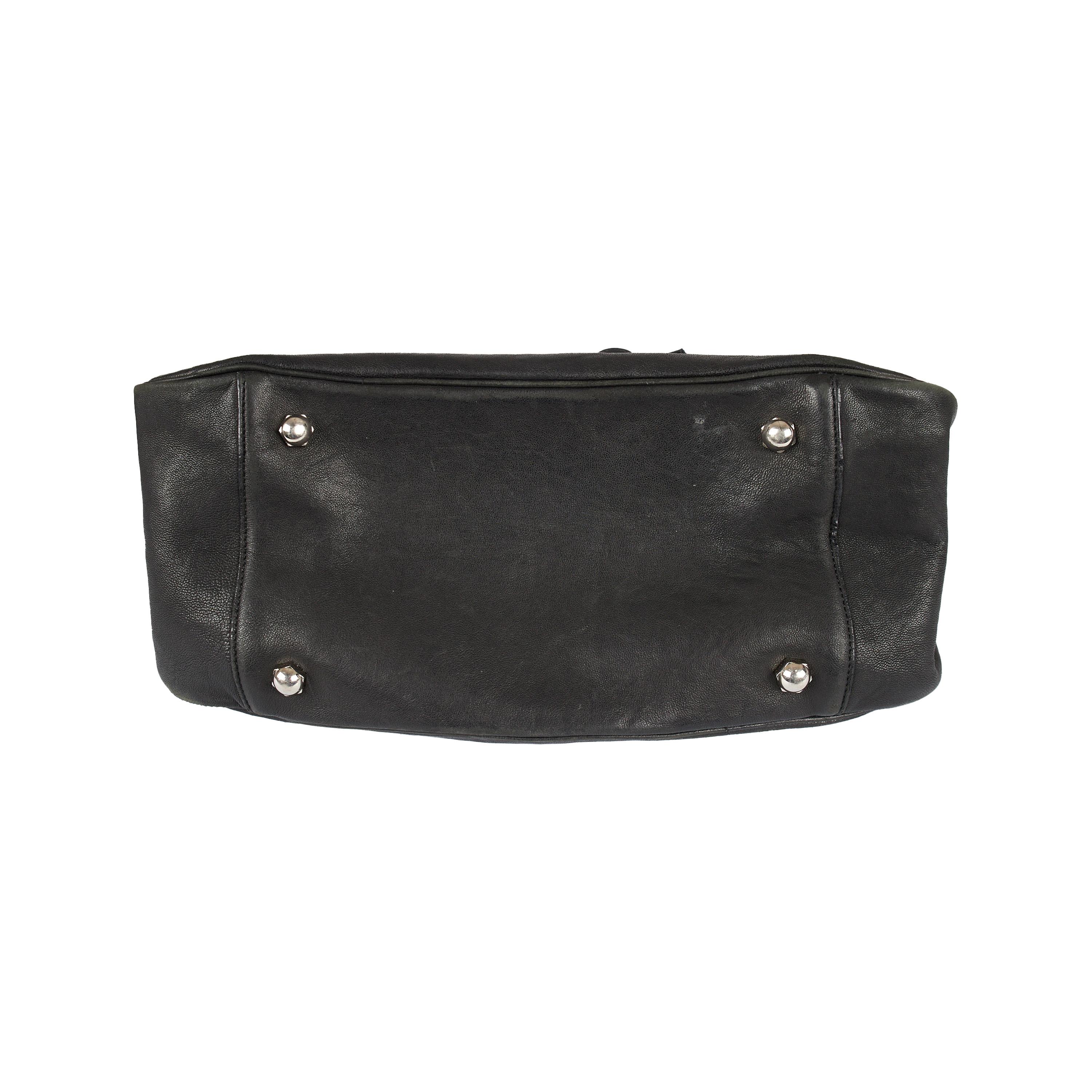 This Yves Saint Laurent Roady Hobo Bag, crafted in lambskin leather, is perfect for everyday use. It features a black leather with crystal rolled top handle and silver-tone hardware with embossed YSL logo detail. The interior offers one main